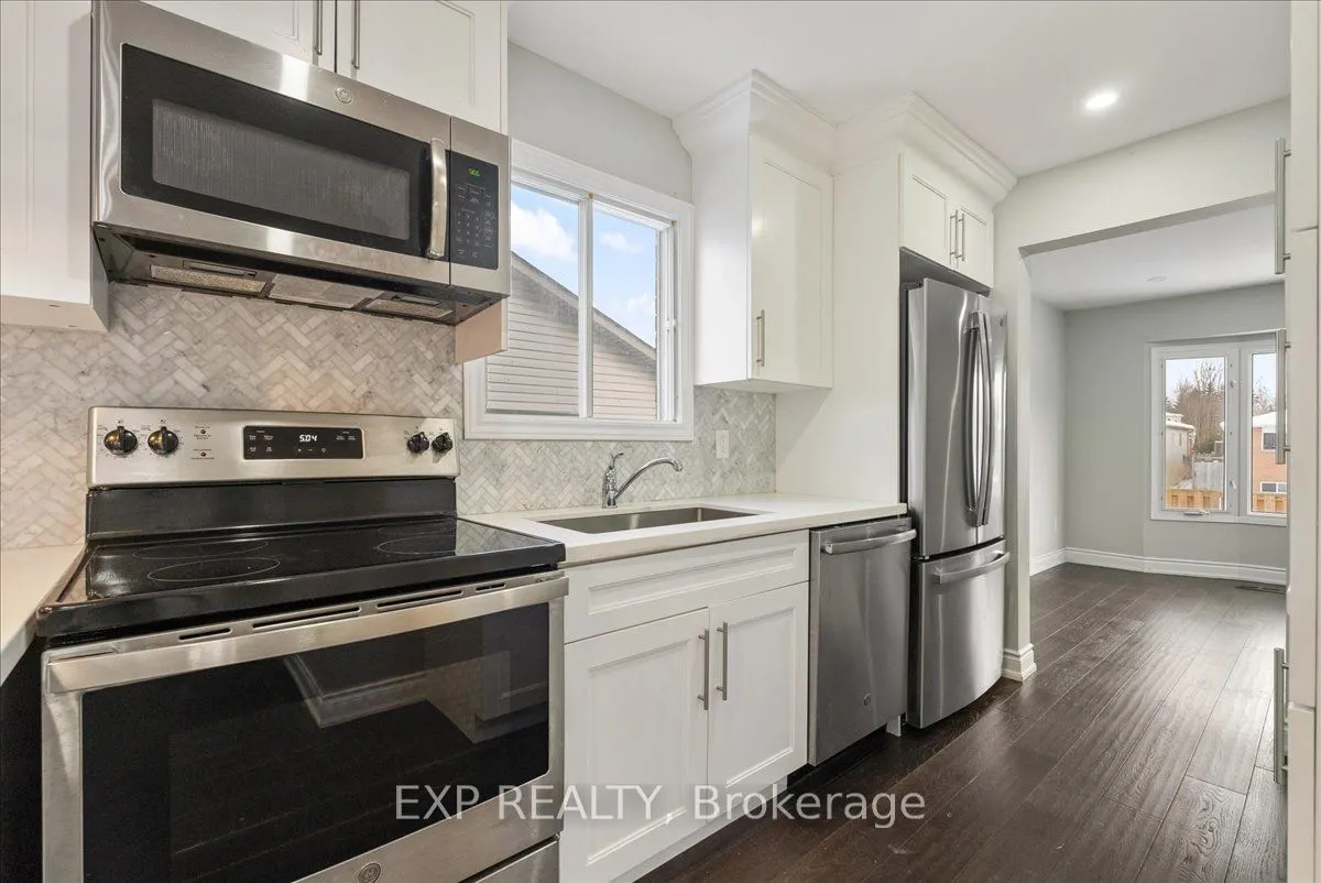 2529 Della St
