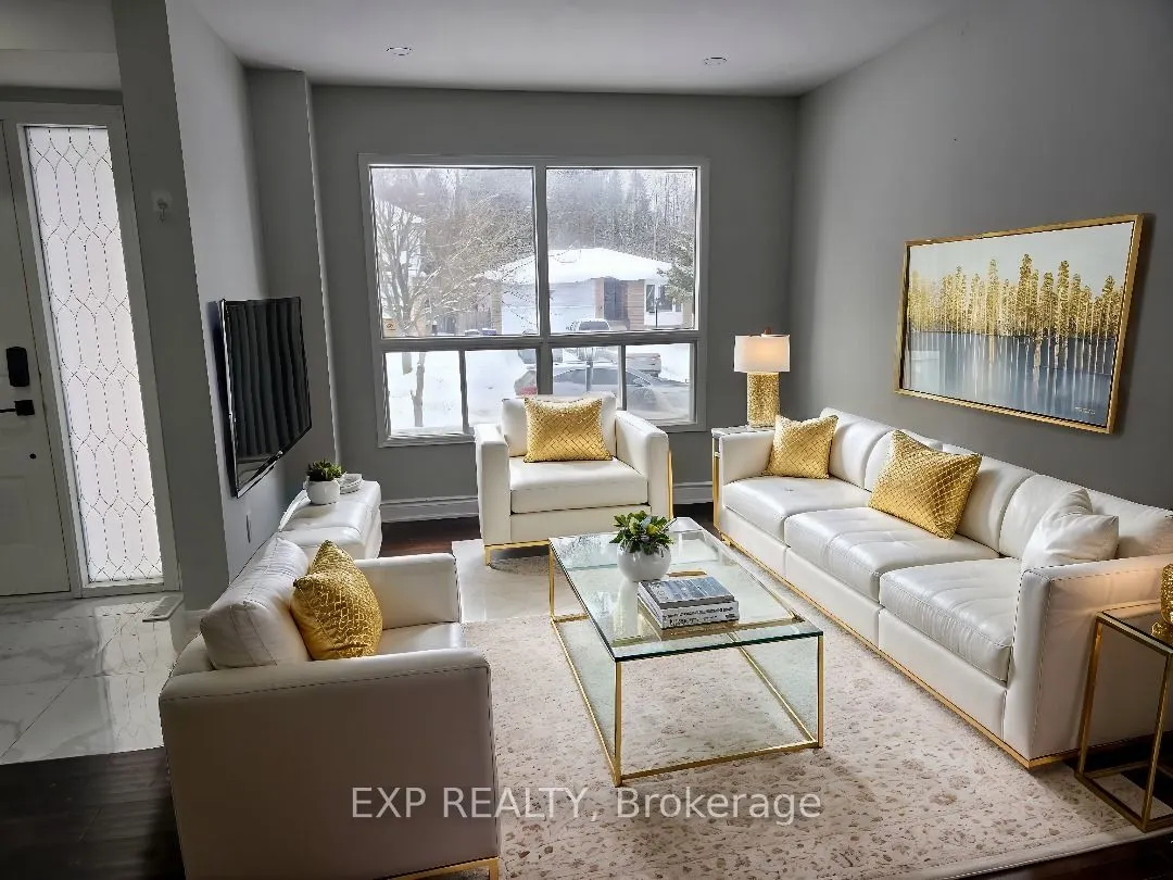 2529 Della St