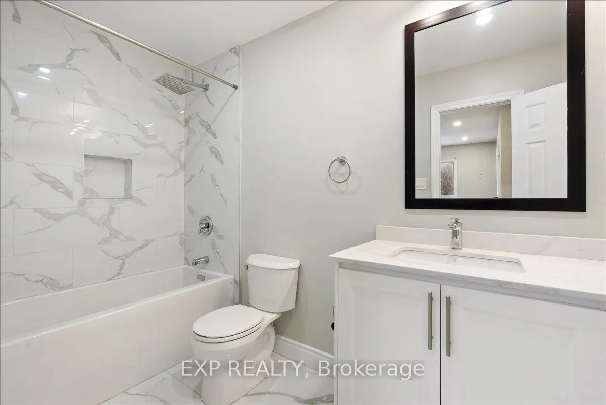 2529 Della St