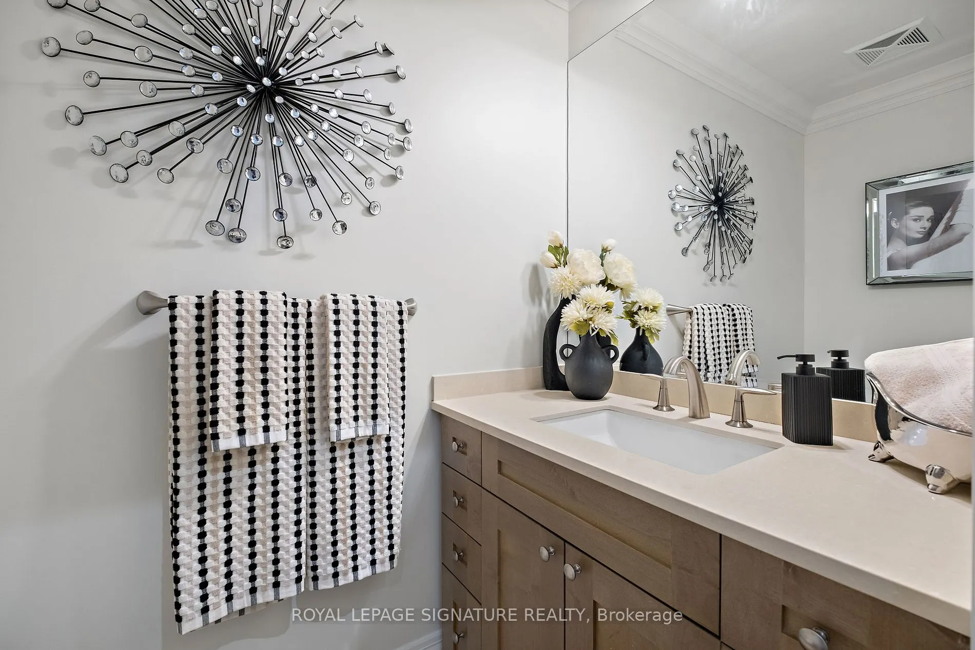 80 Burns Blvd, #204