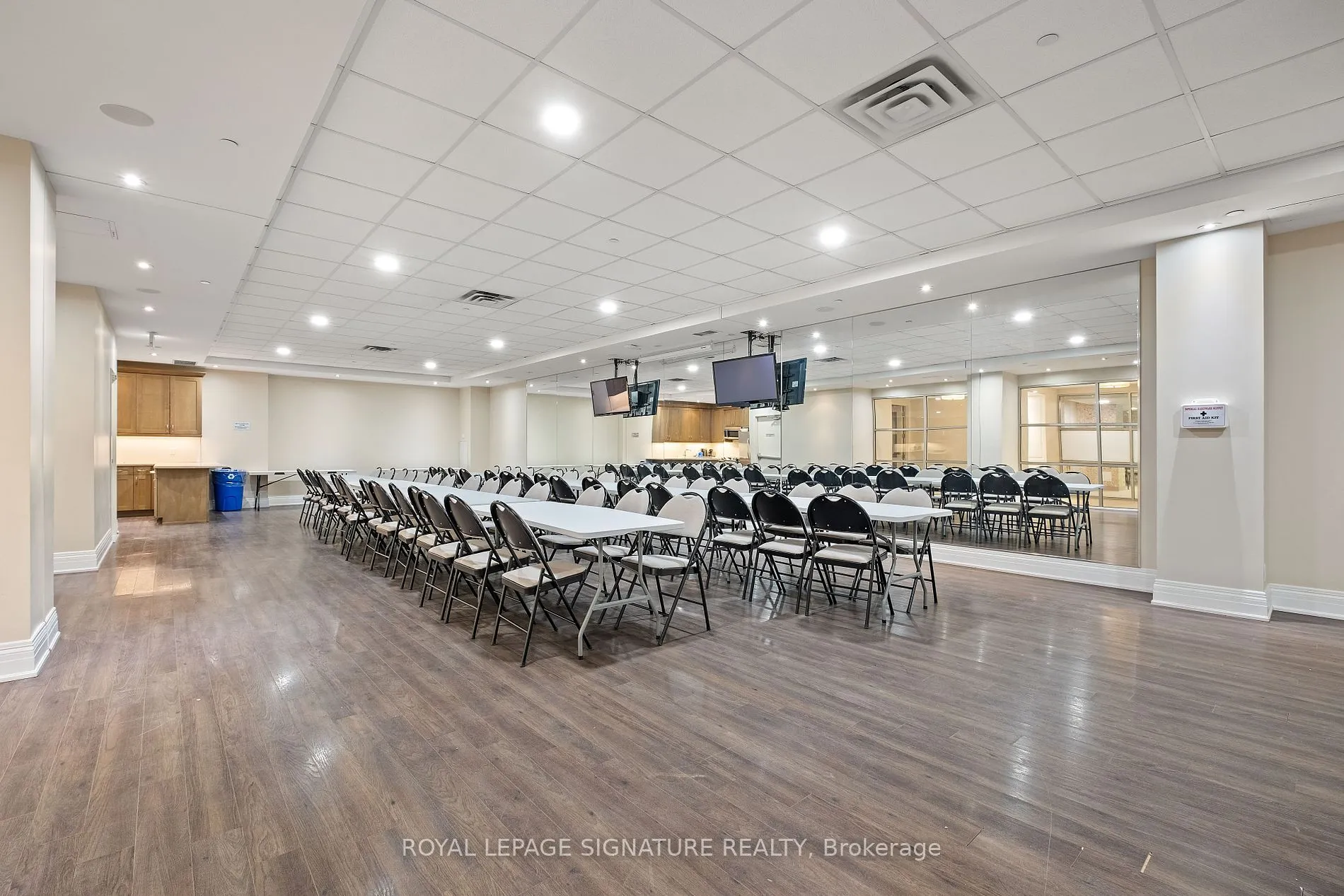 80 Burns Blvd, #204