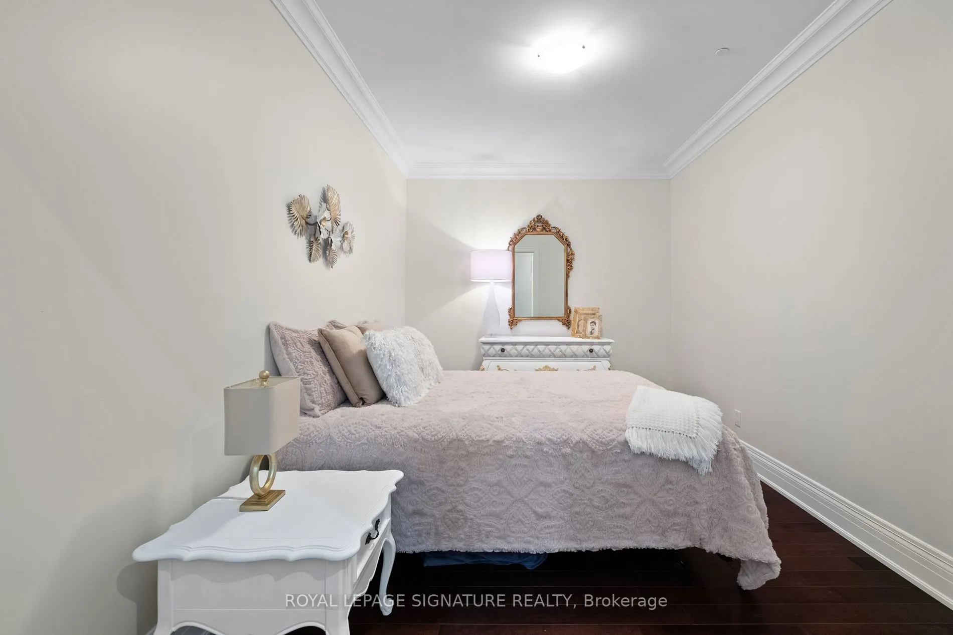 80 Burns Blvd, #204