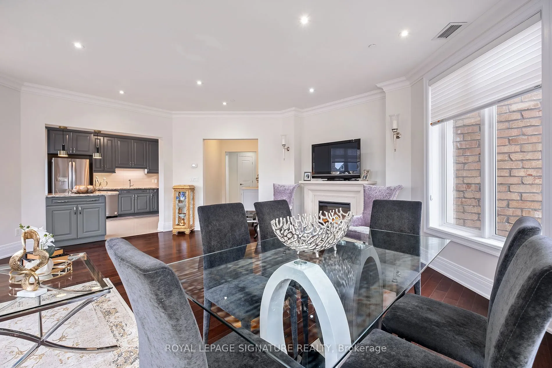 80 Burns Blvd, #204