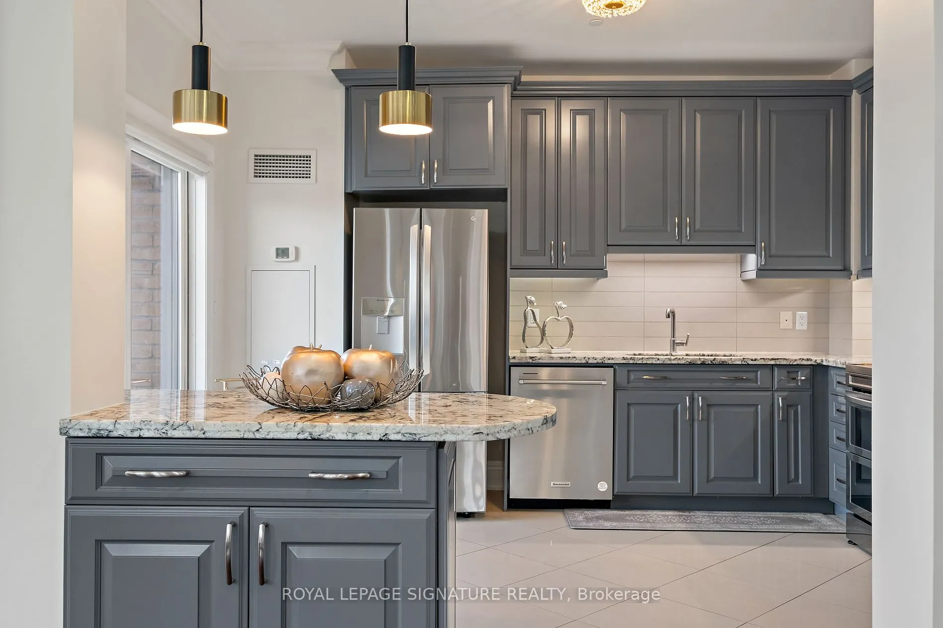80 Burns Blvd, #204