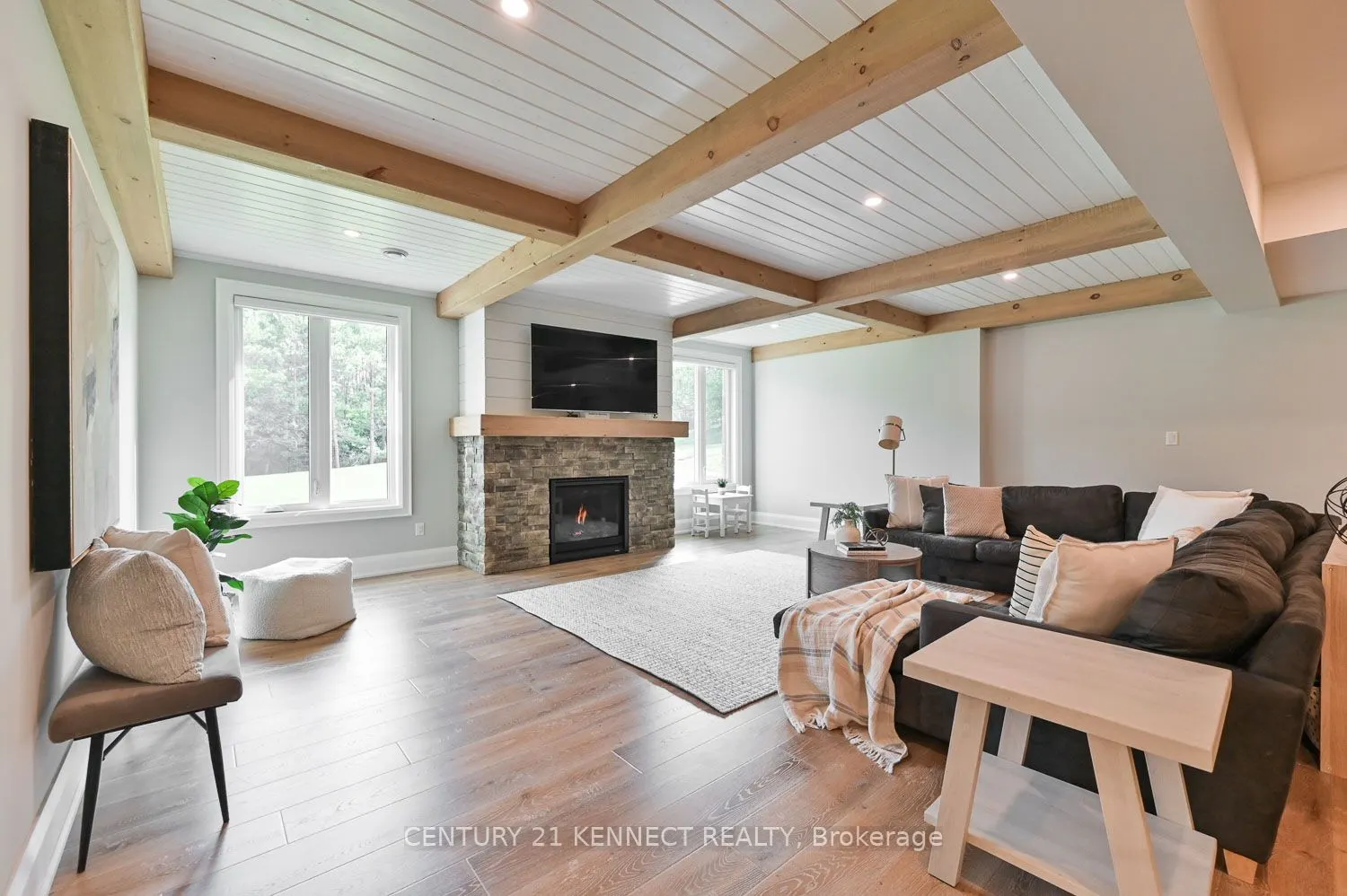 6453 Aurora Rd