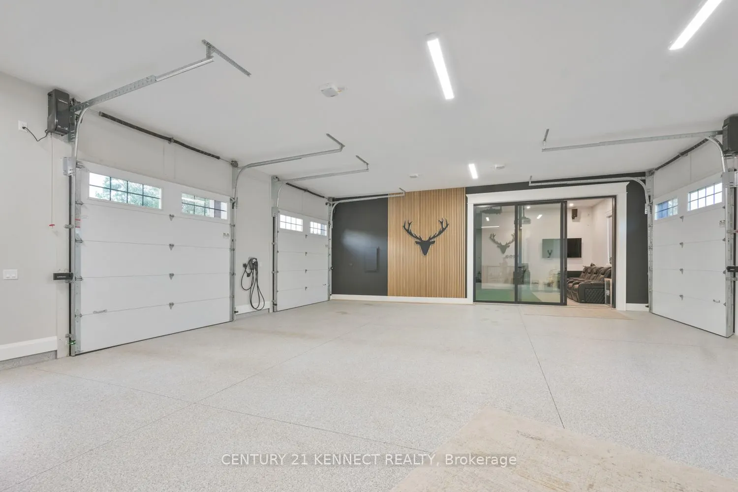 6453 Aurora Rd
