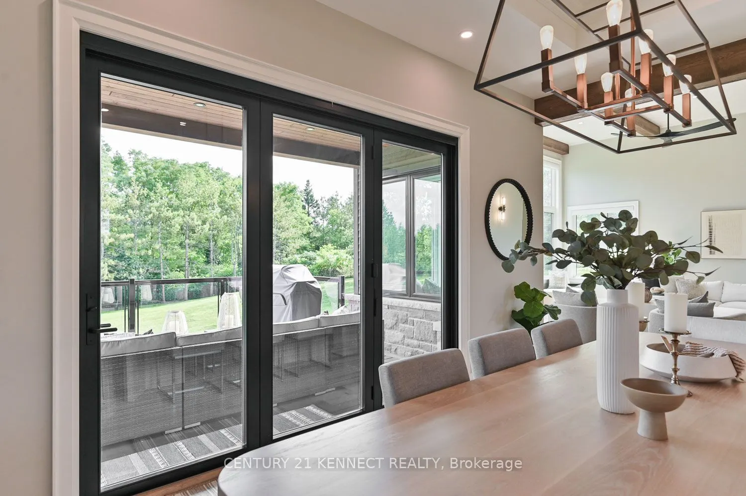 6453 Aurora Rd