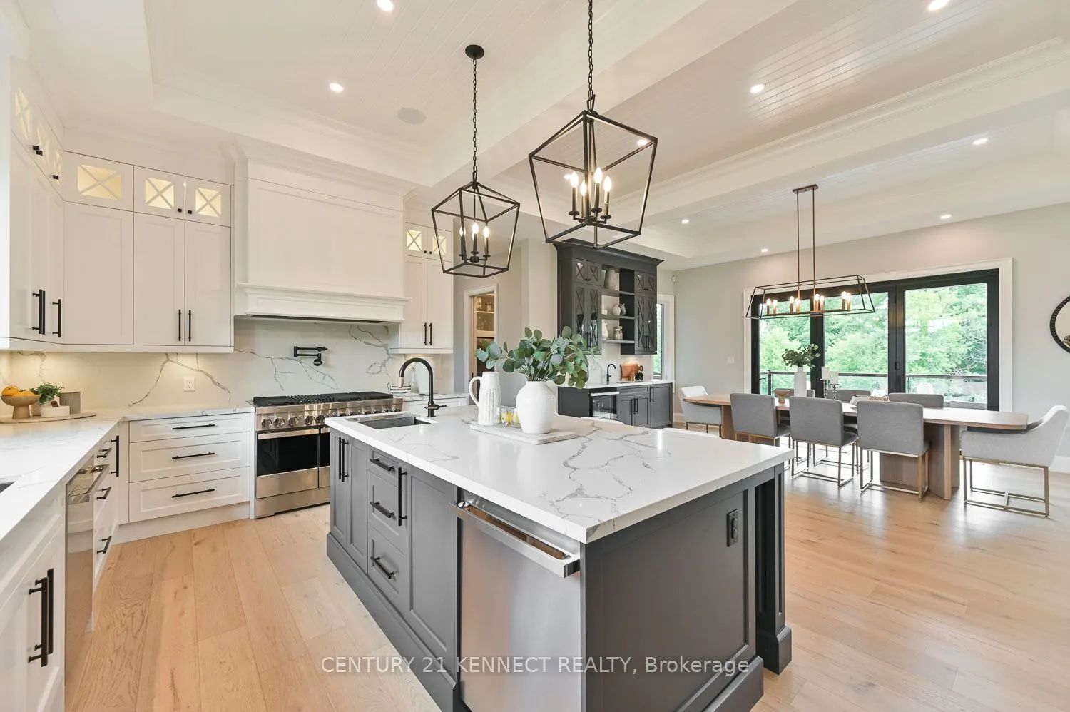 6453 Aurora Rd