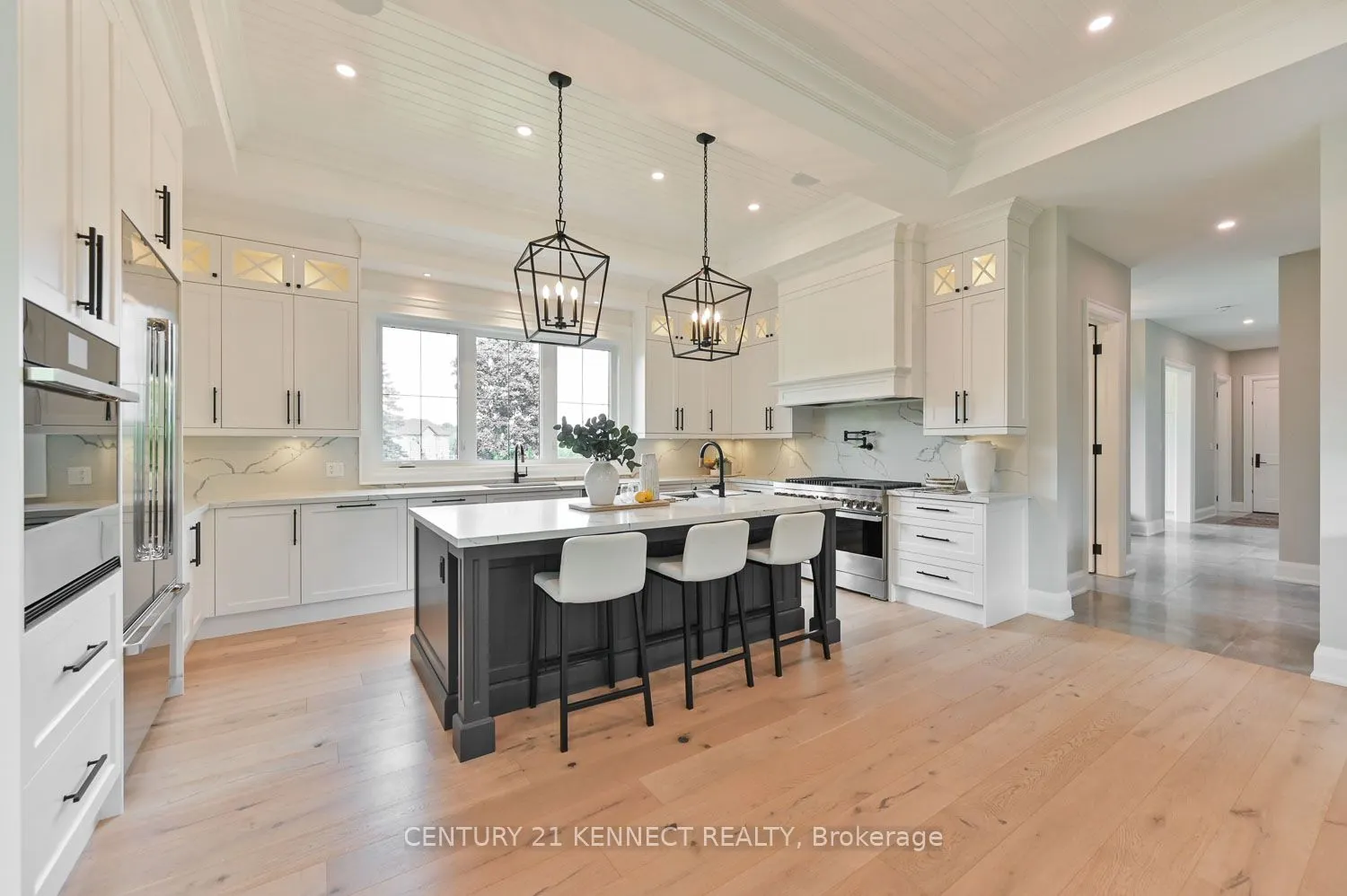 6453 Aurora Rd