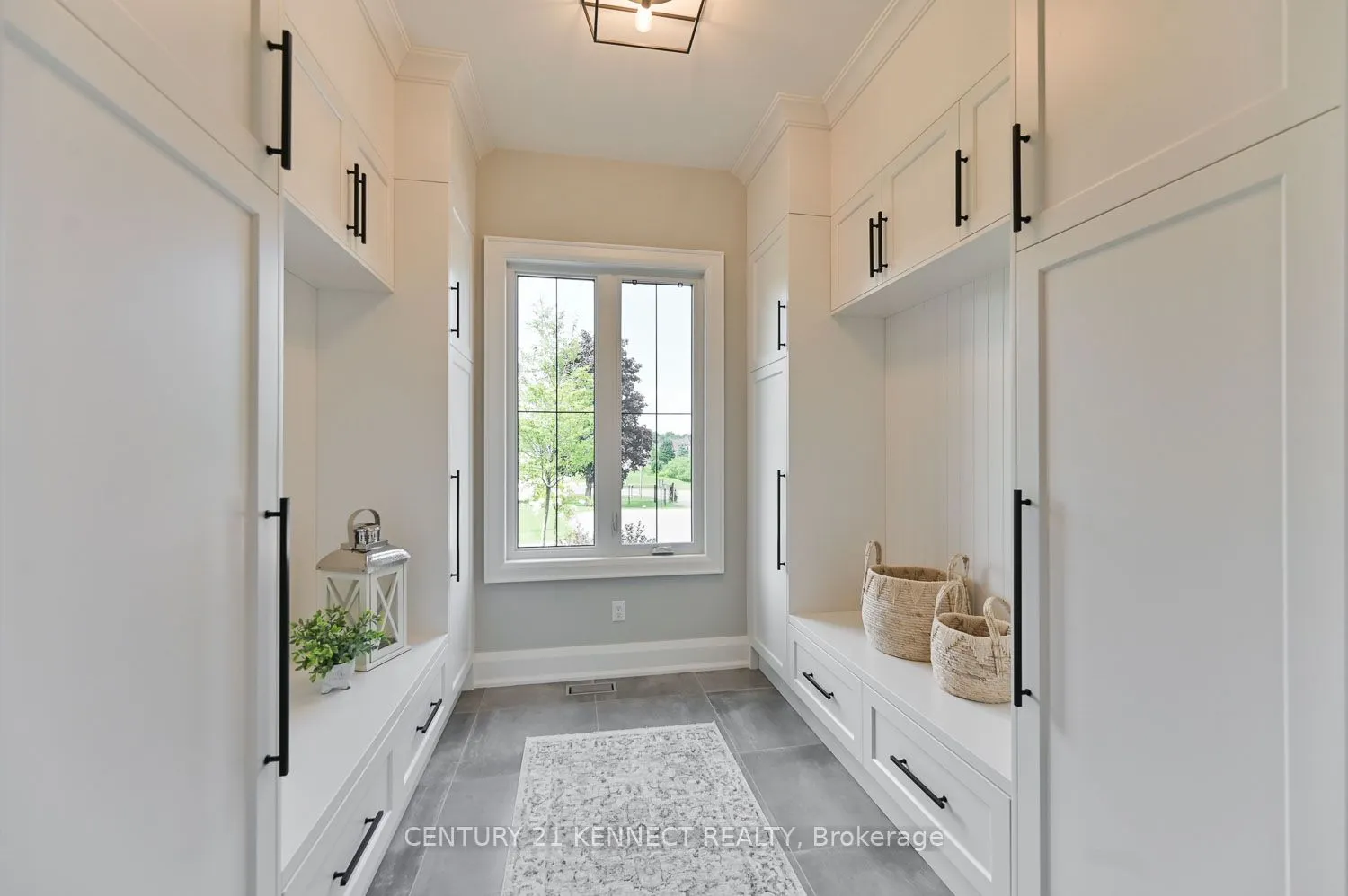 6453 Aurora Rd