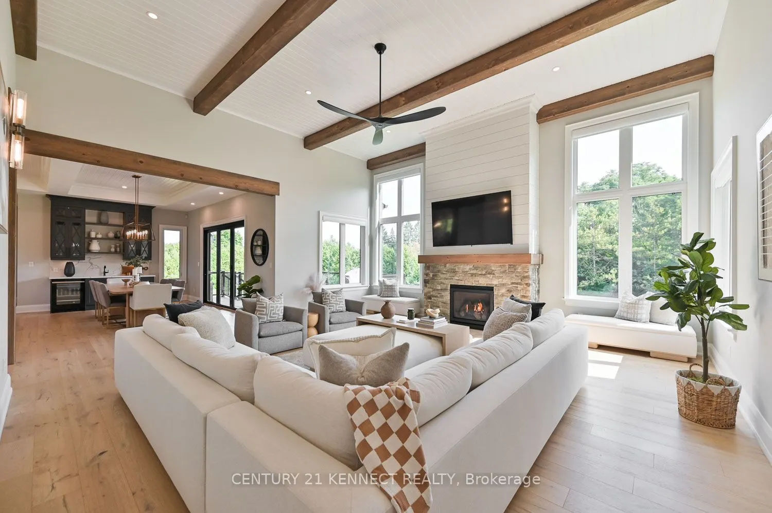 6453 Aurora Rd