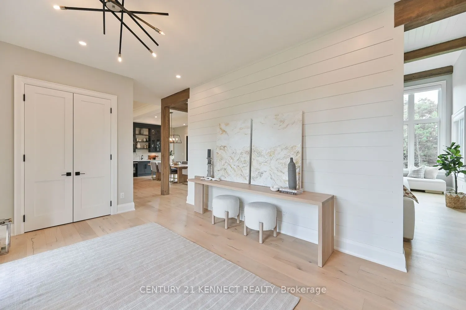 6453 Aurora Rd