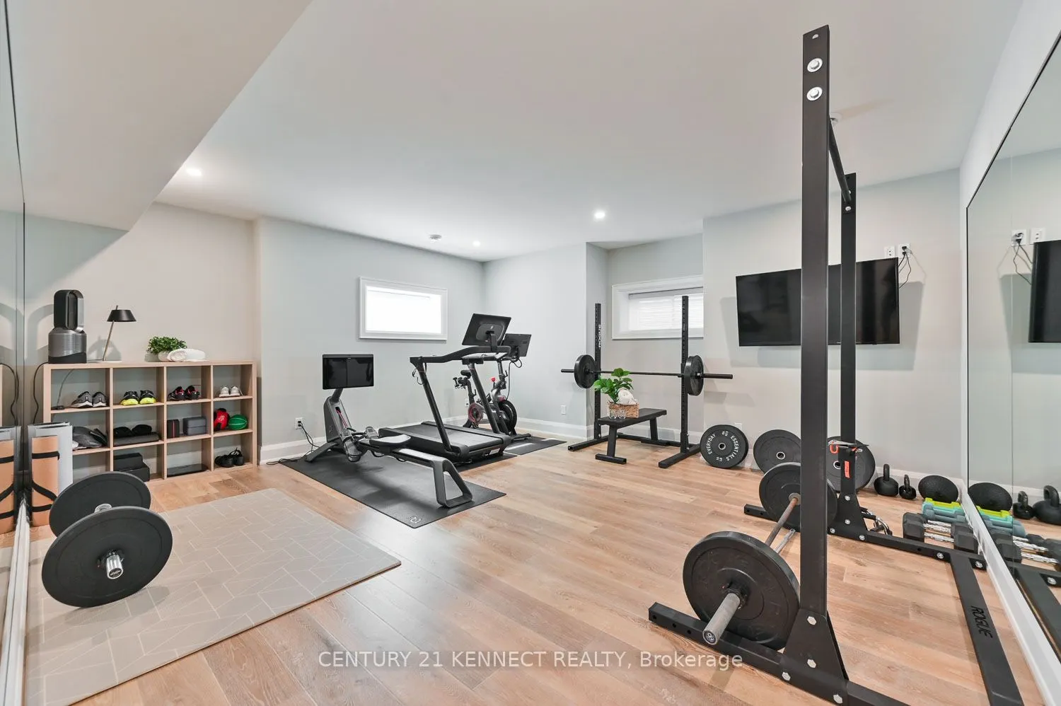 6453 Aurora Rd