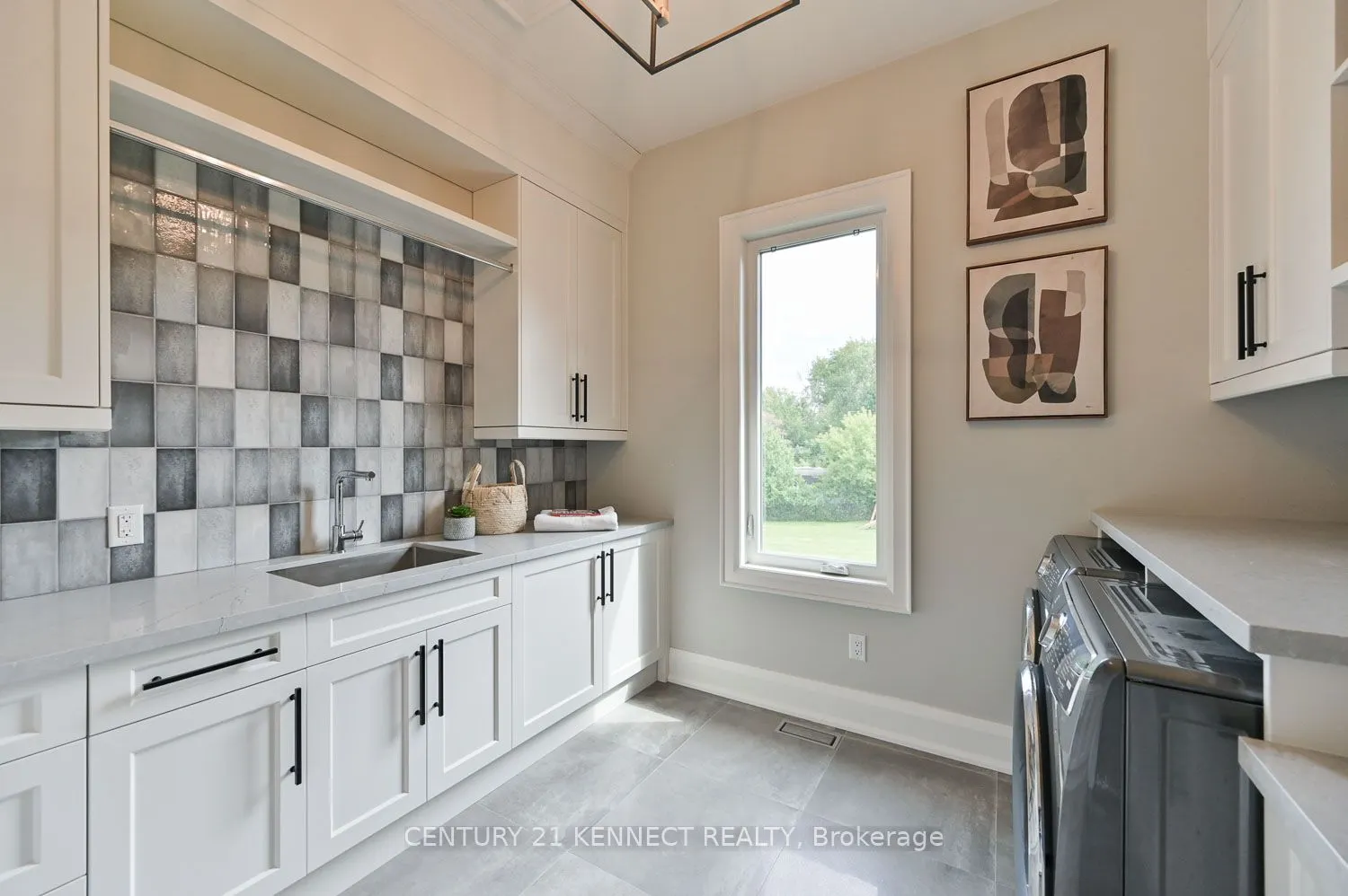 6453 Aurora Rd