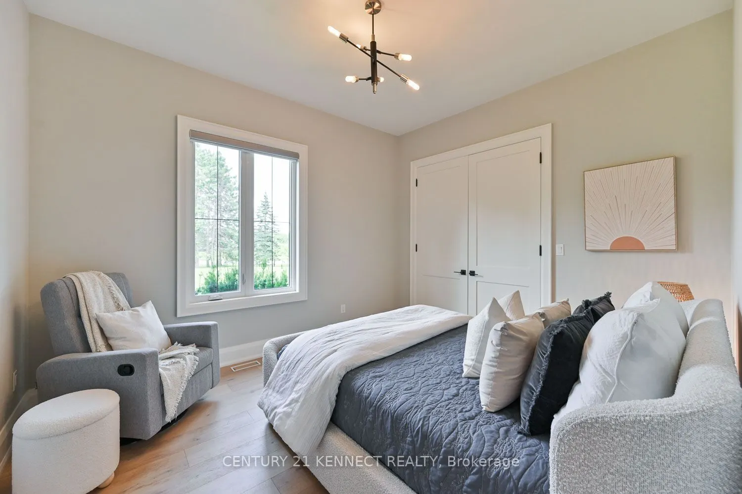 6453 Aurora Rd