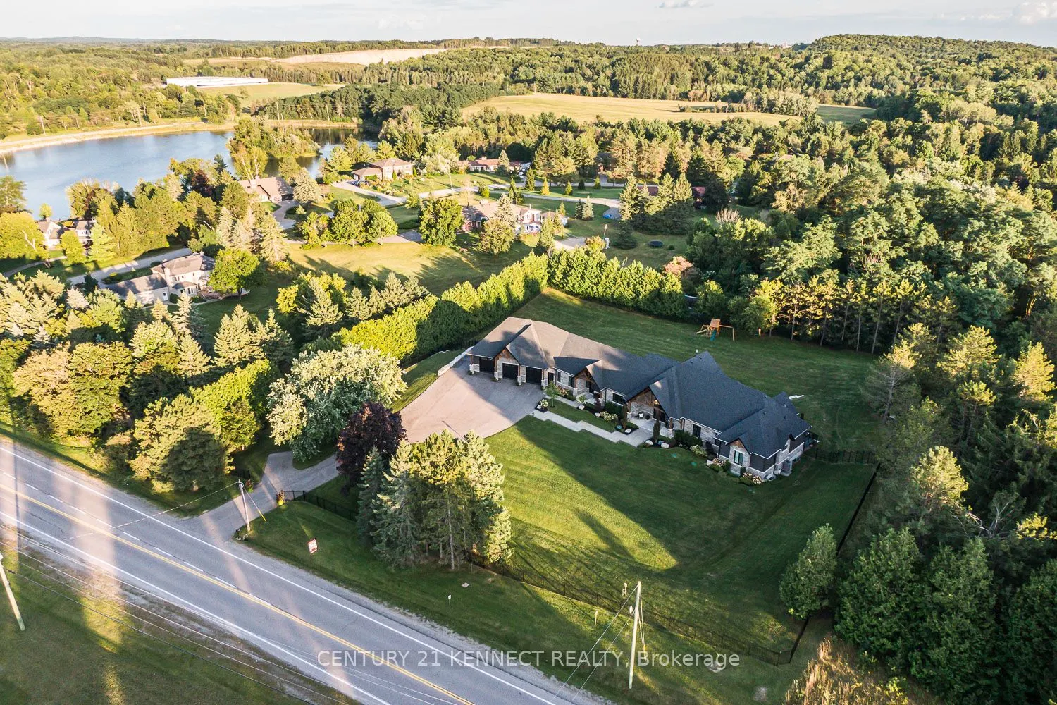 6453 Aurora Rd