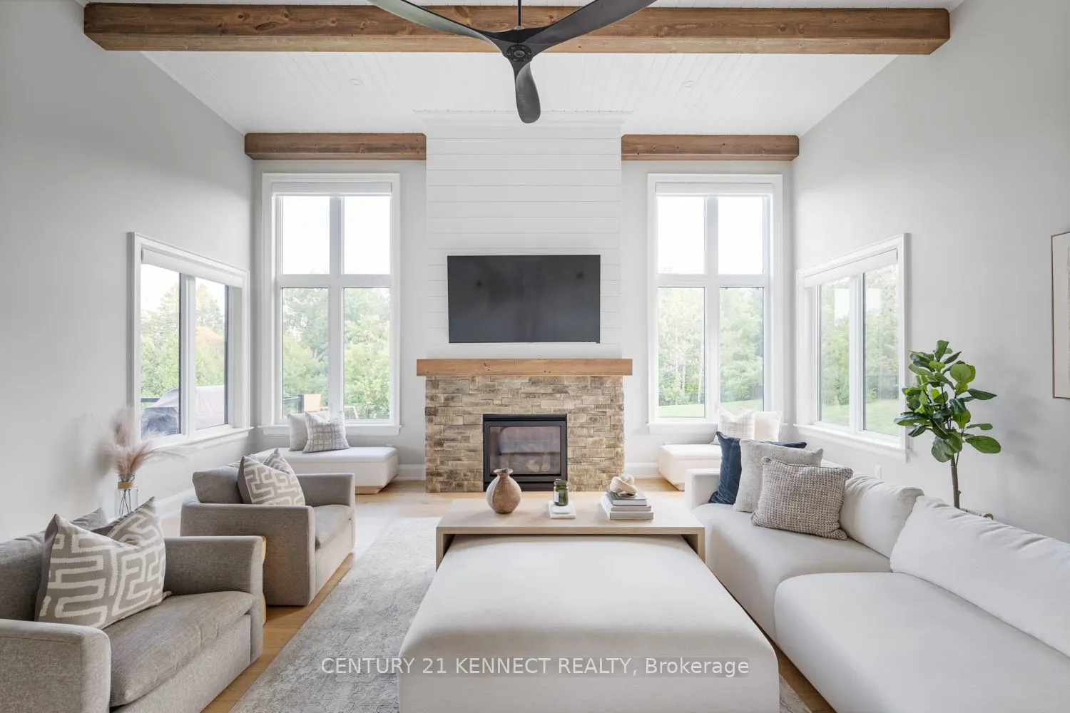 6453 Aurora Rd
