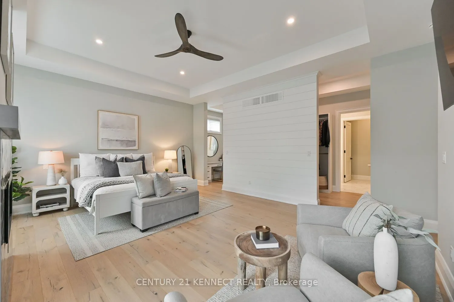 6453 Aurora Rd
