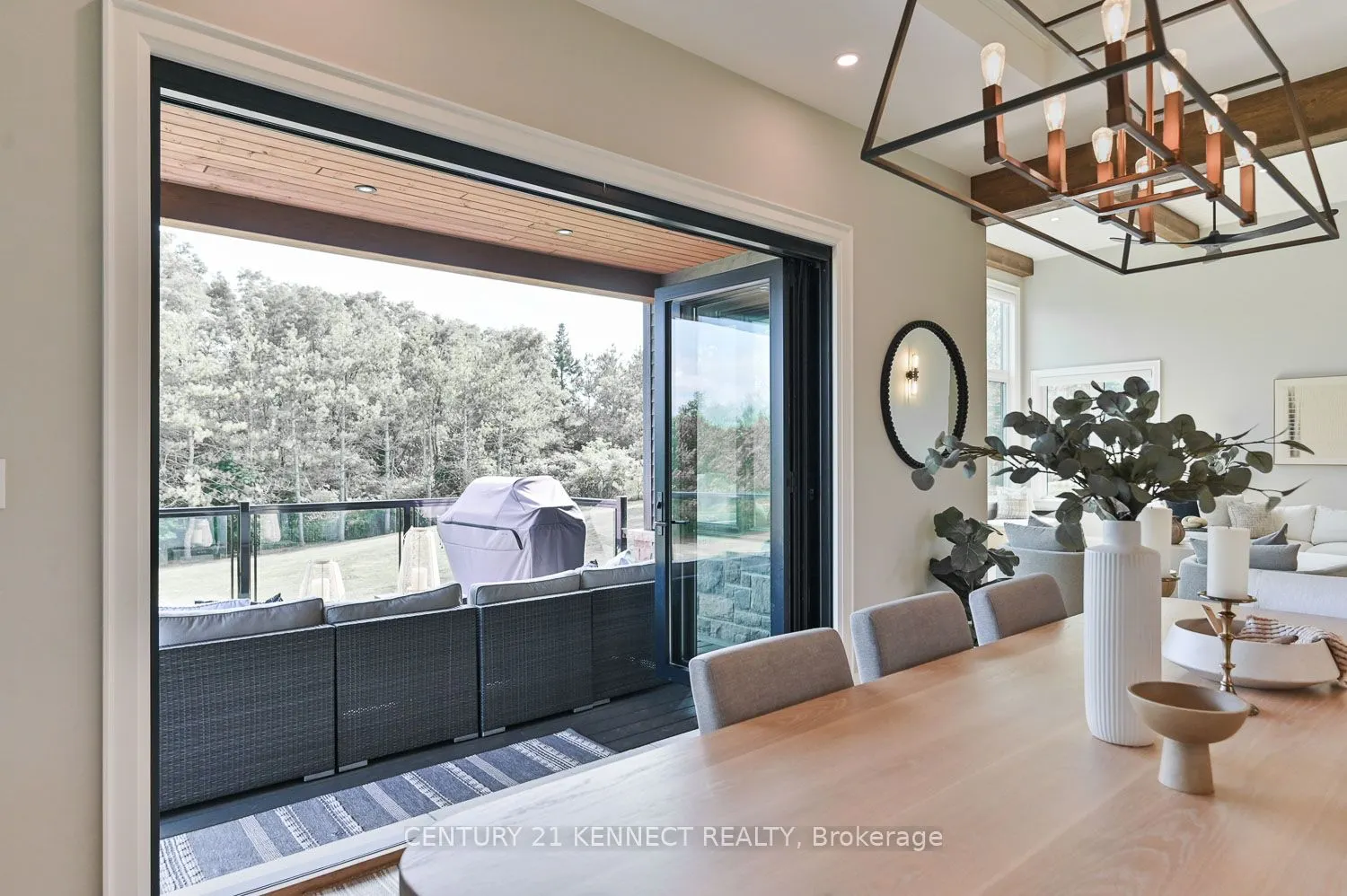 6453 Aurora Rd