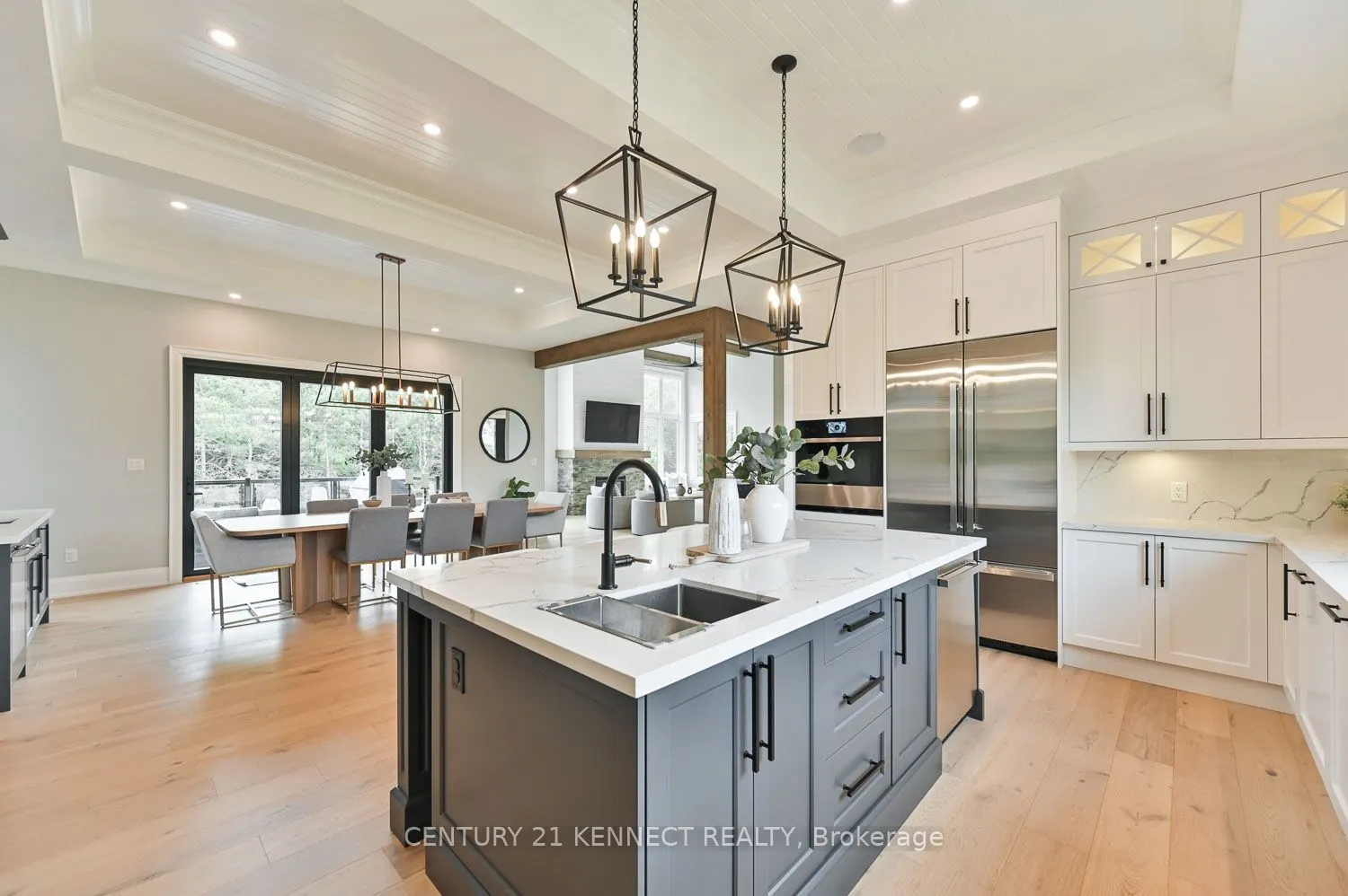 6453 Aurora Rd