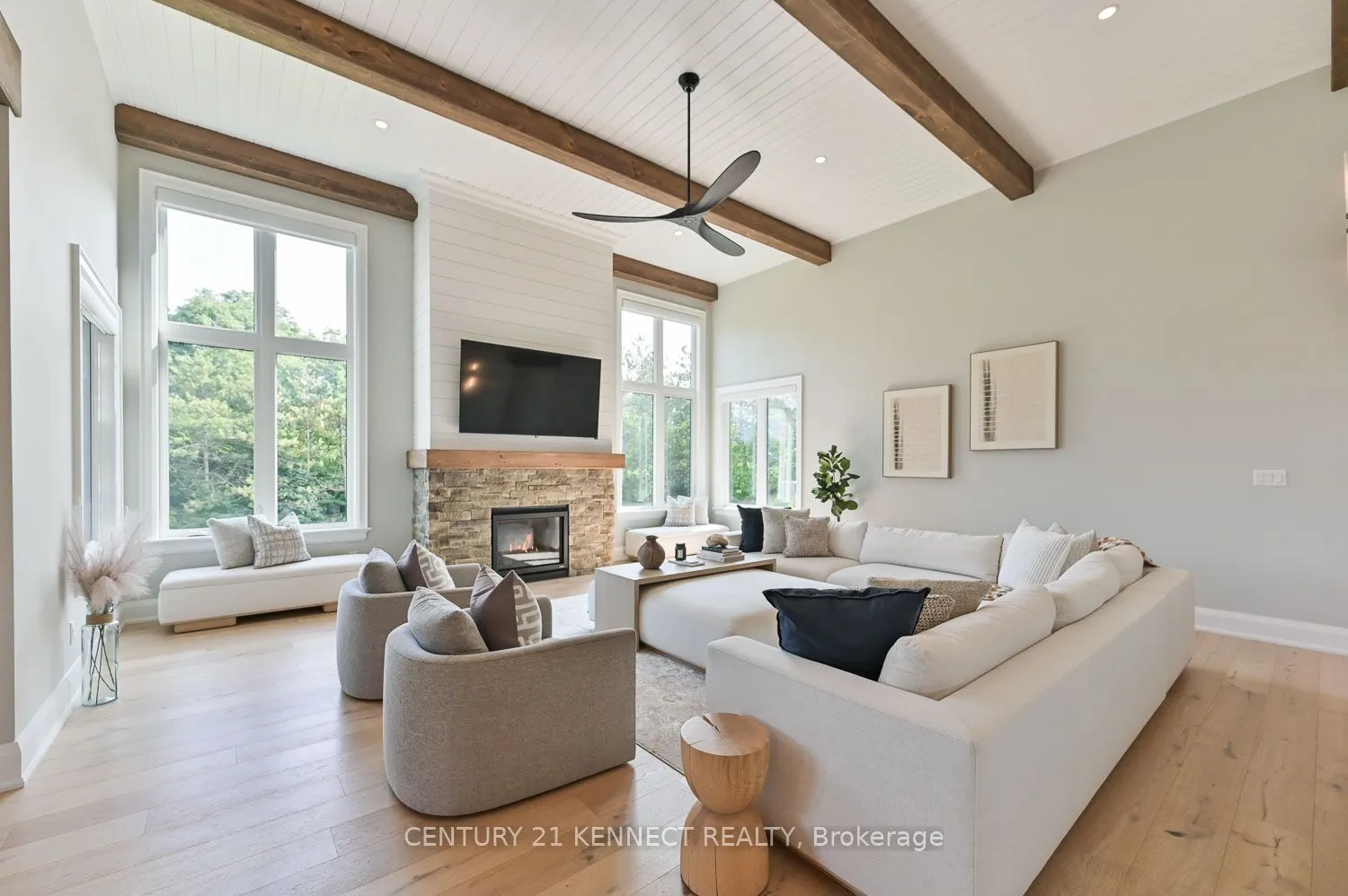 6453 Aurora Rd