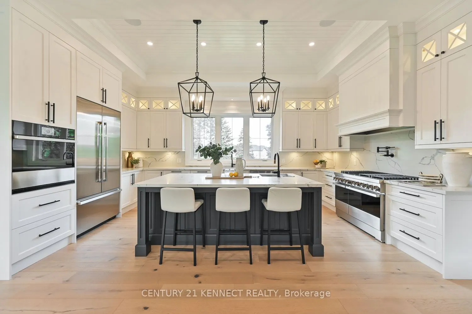 6453 Aurora Rd