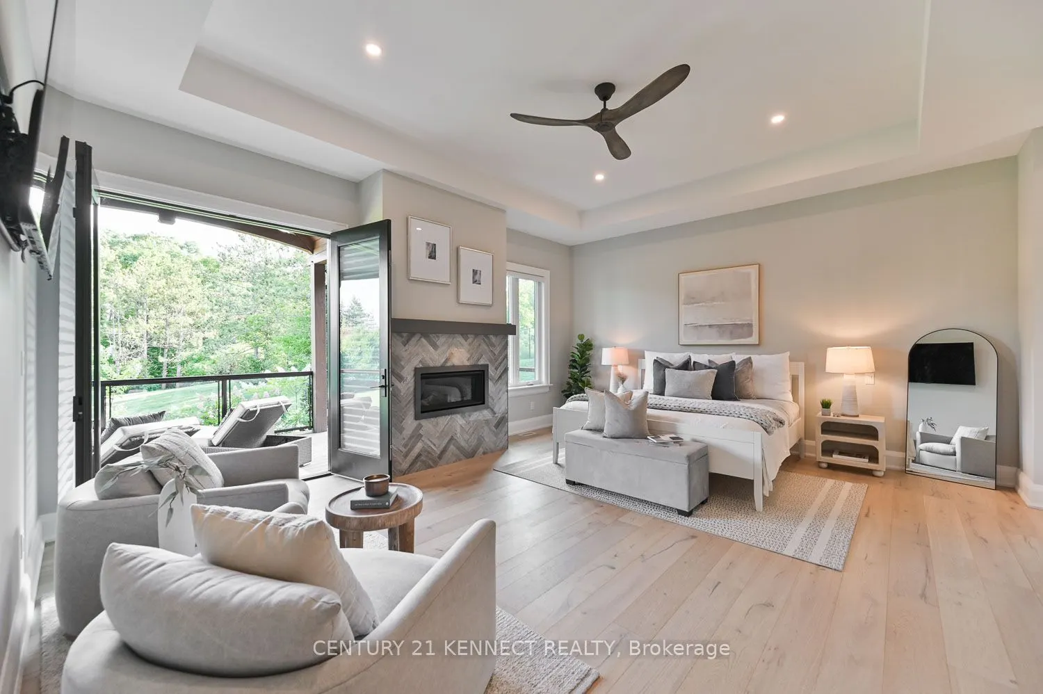 6453 Aurora Rd