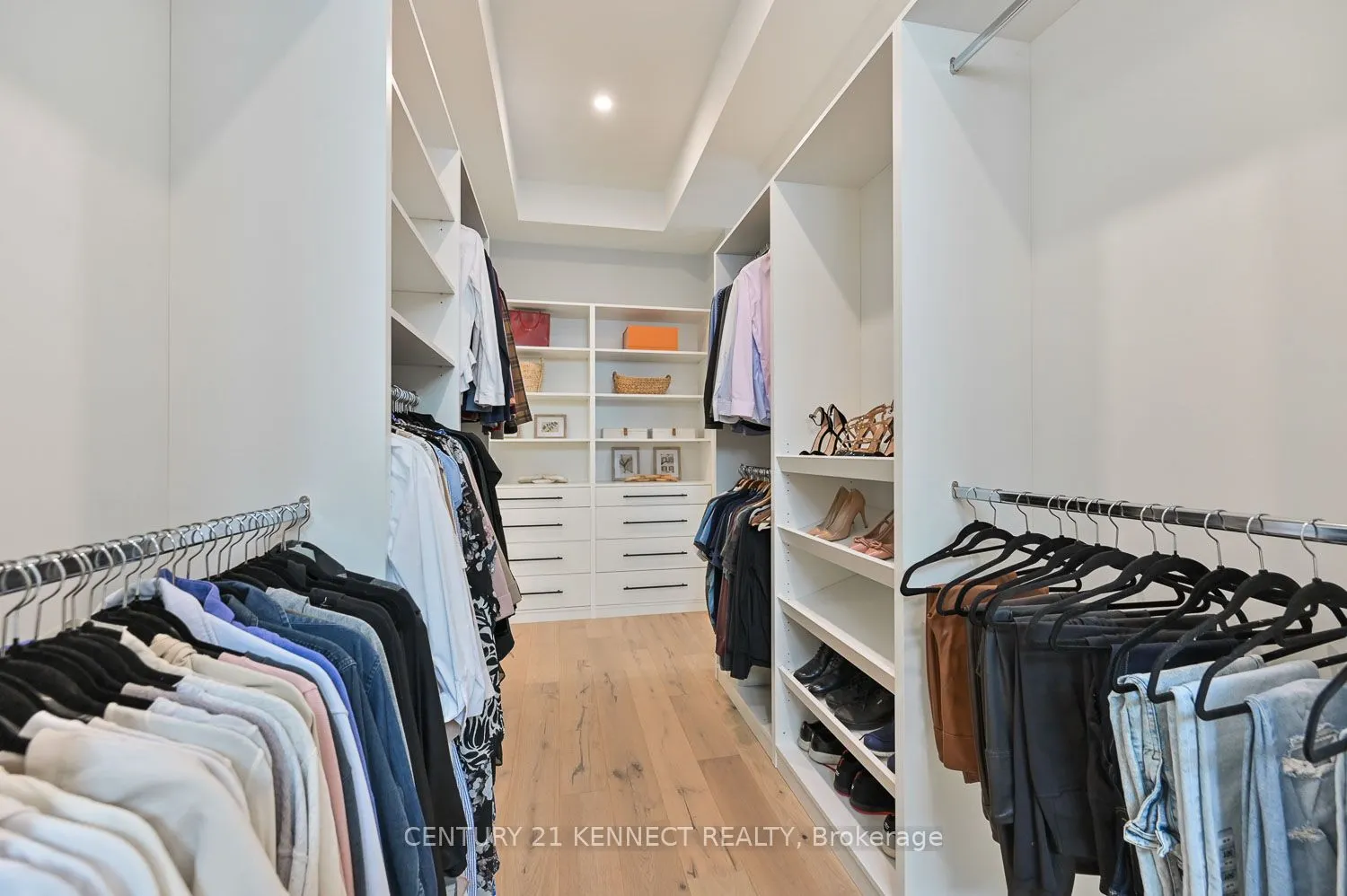 6453 Aurora Rd