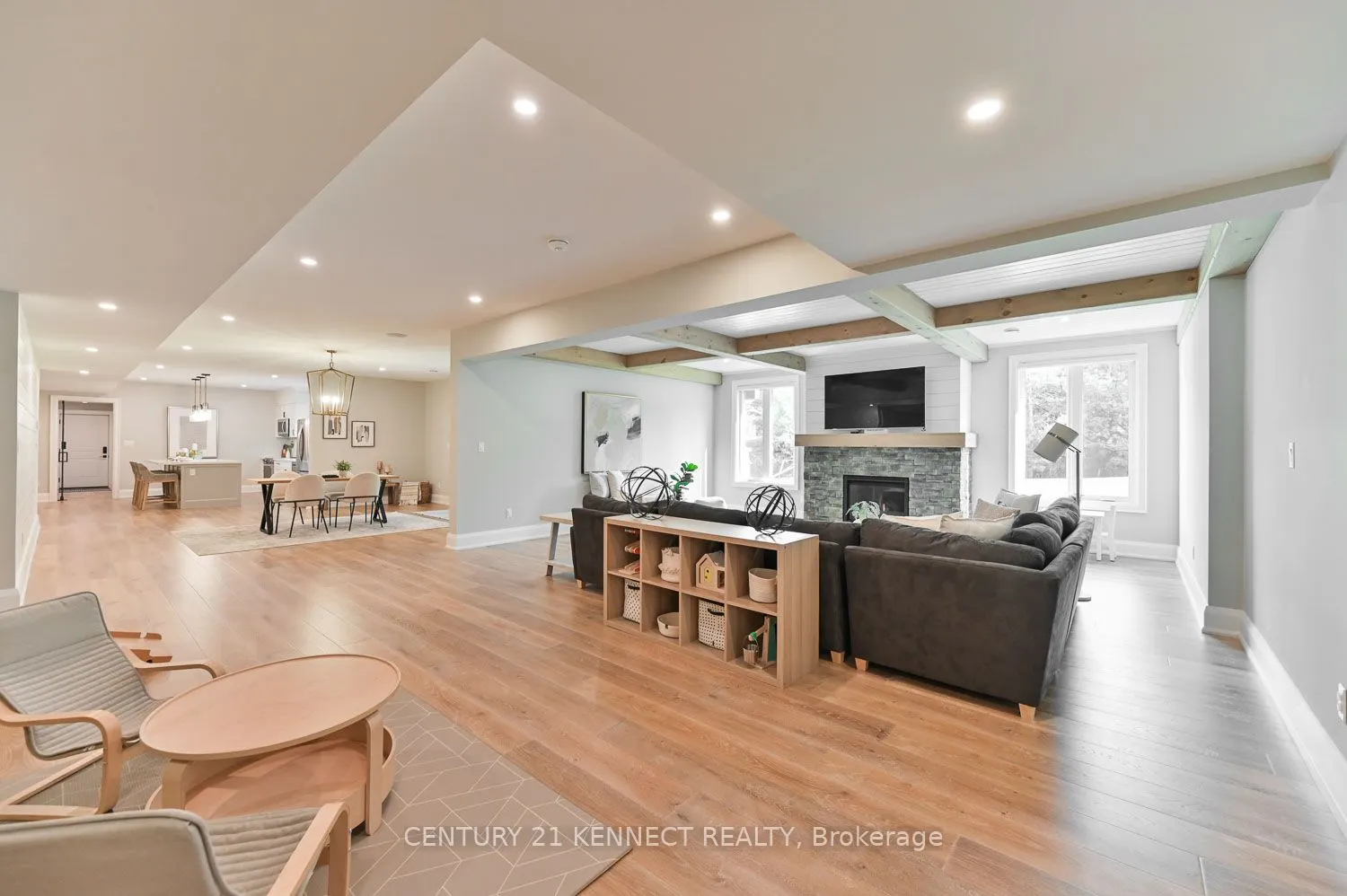 6453 Aurora Rd