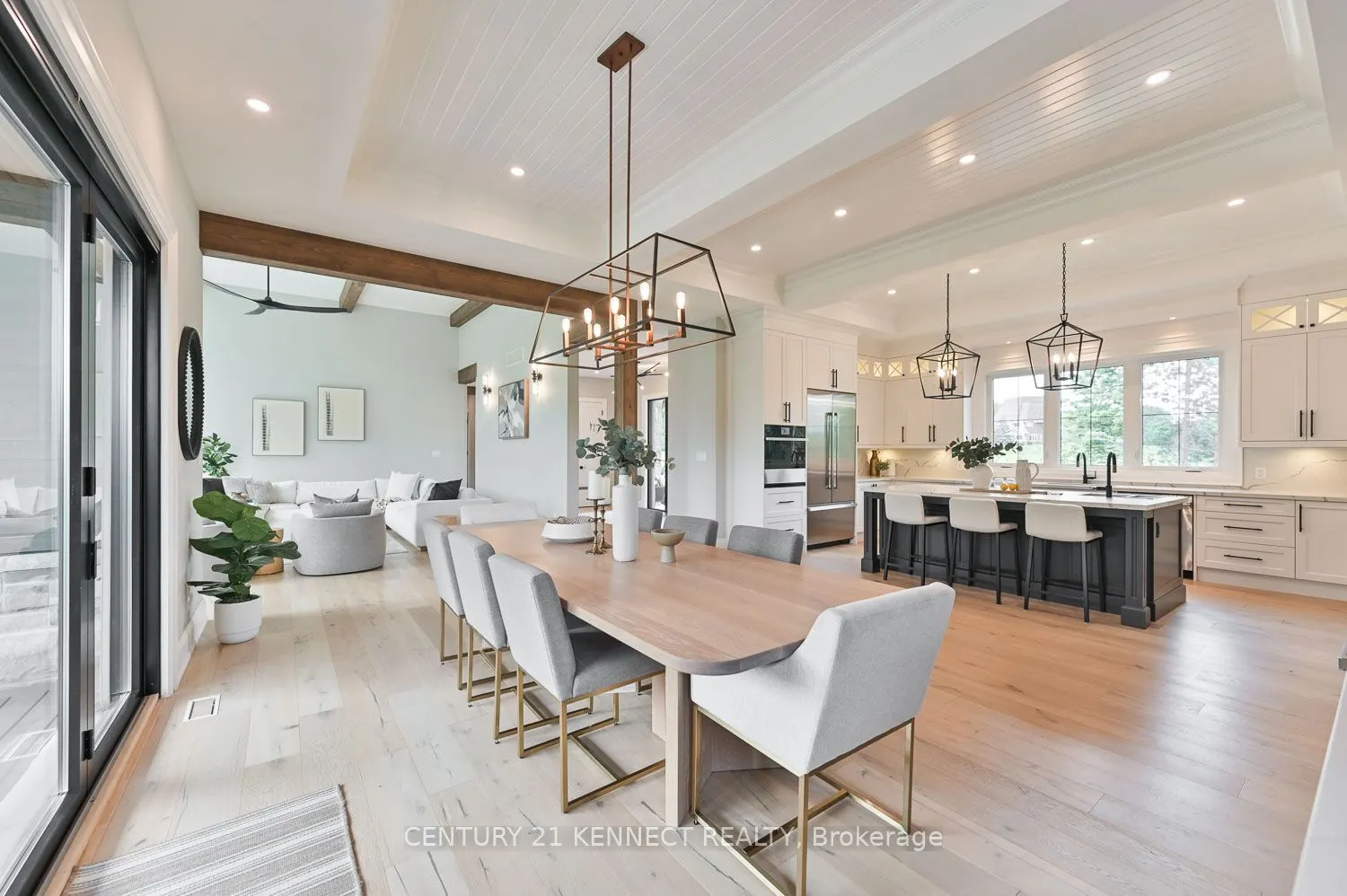 6453 Aurora Rd