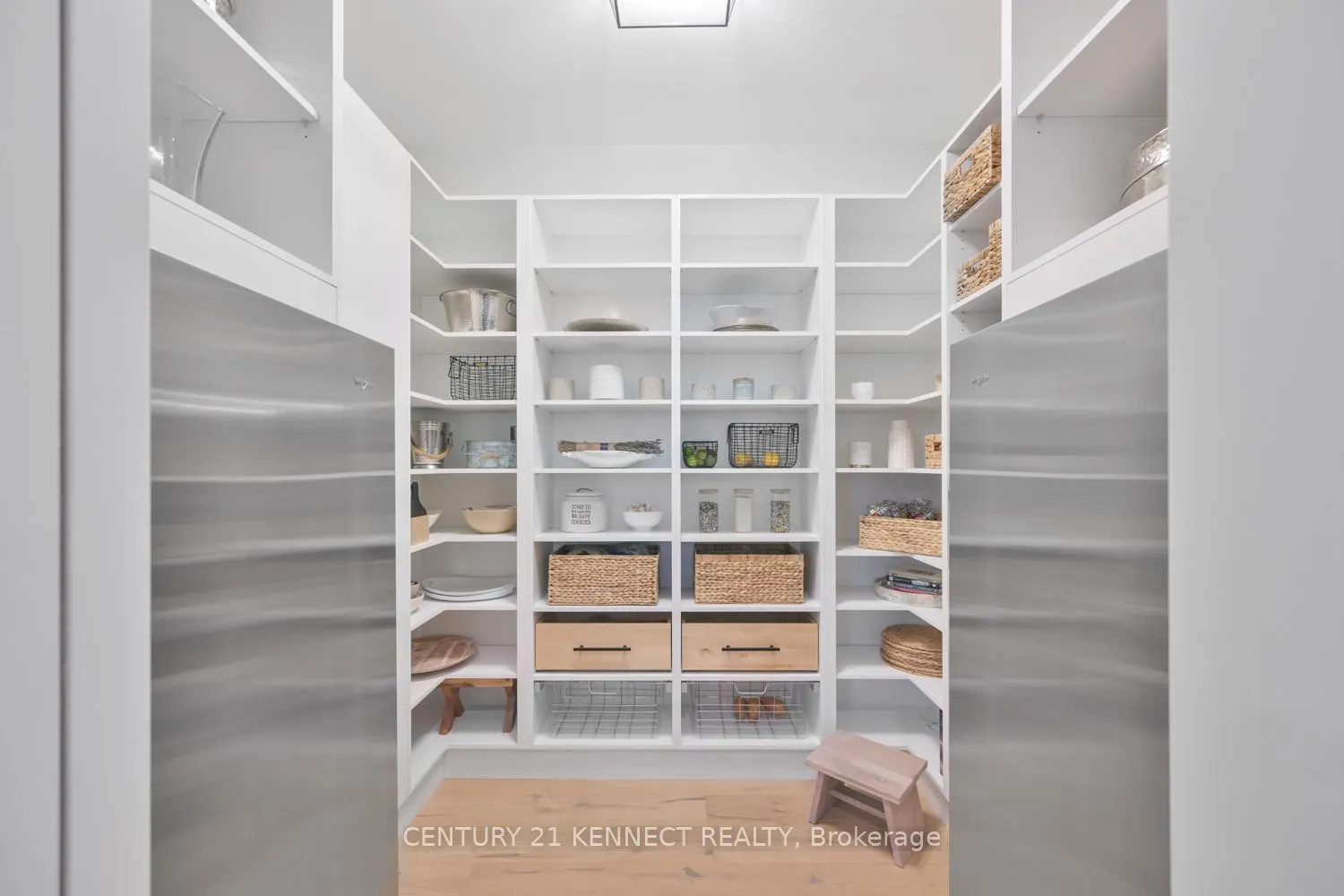 6453 Aurora Rd