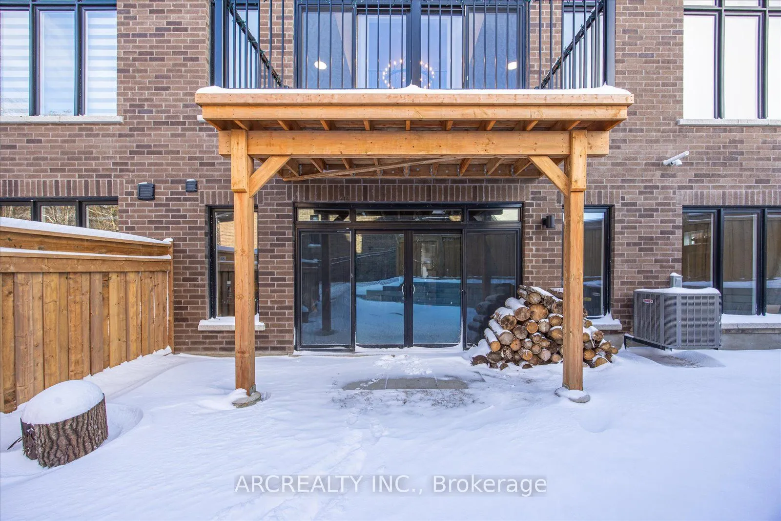 23 Vern Robertson Gate