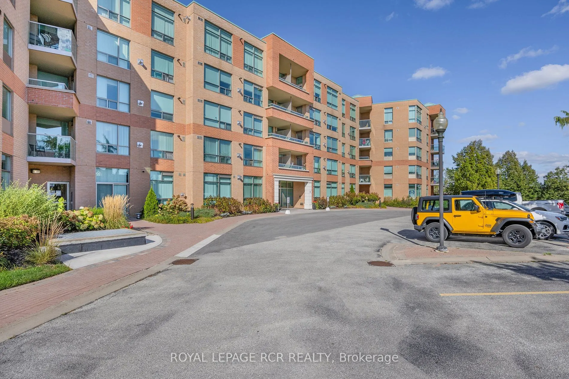4 Briar Hill Heights, #205
