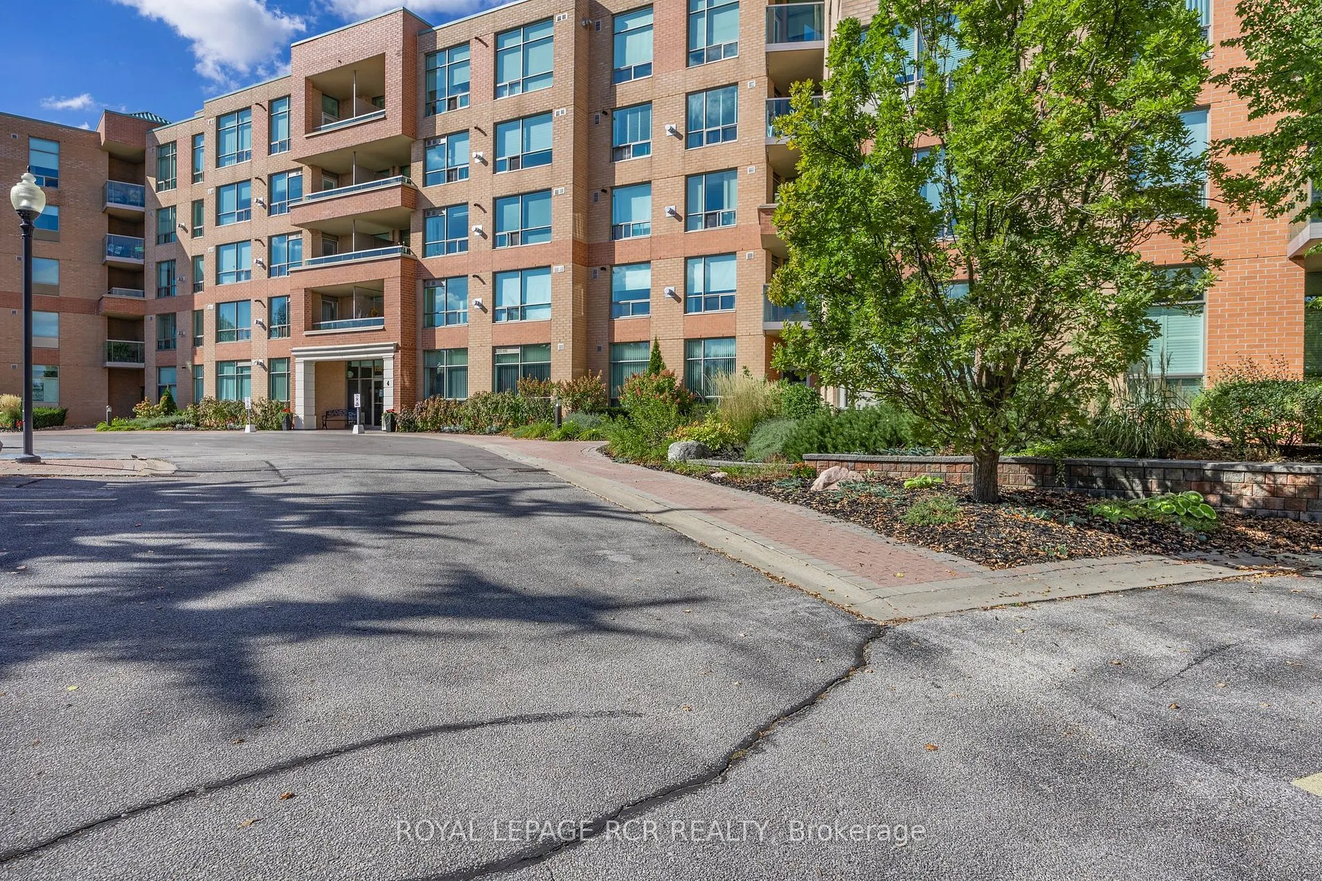 4 Briar Hill Heights, #205