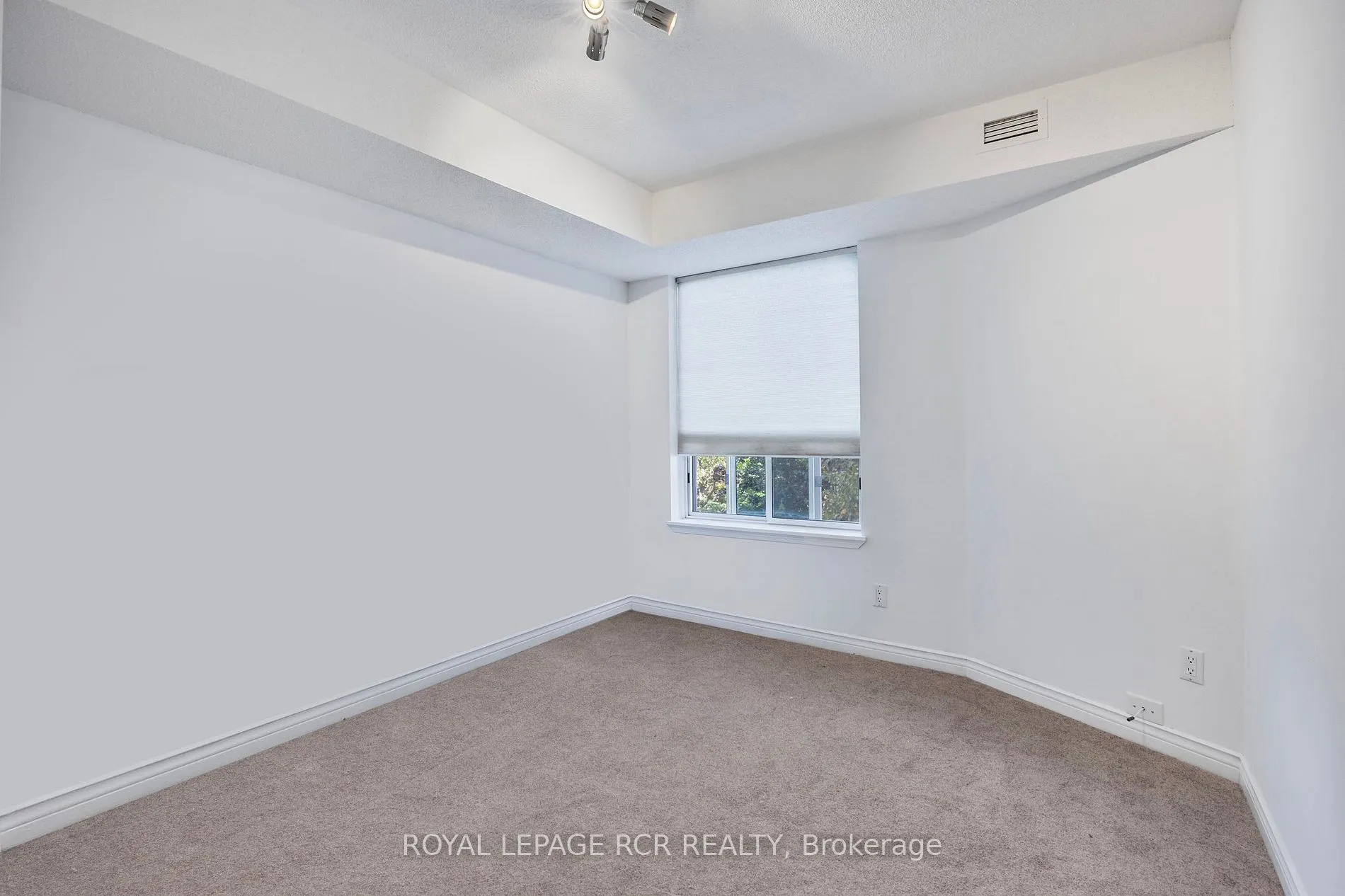 4 Briar Hill Heights, #205
