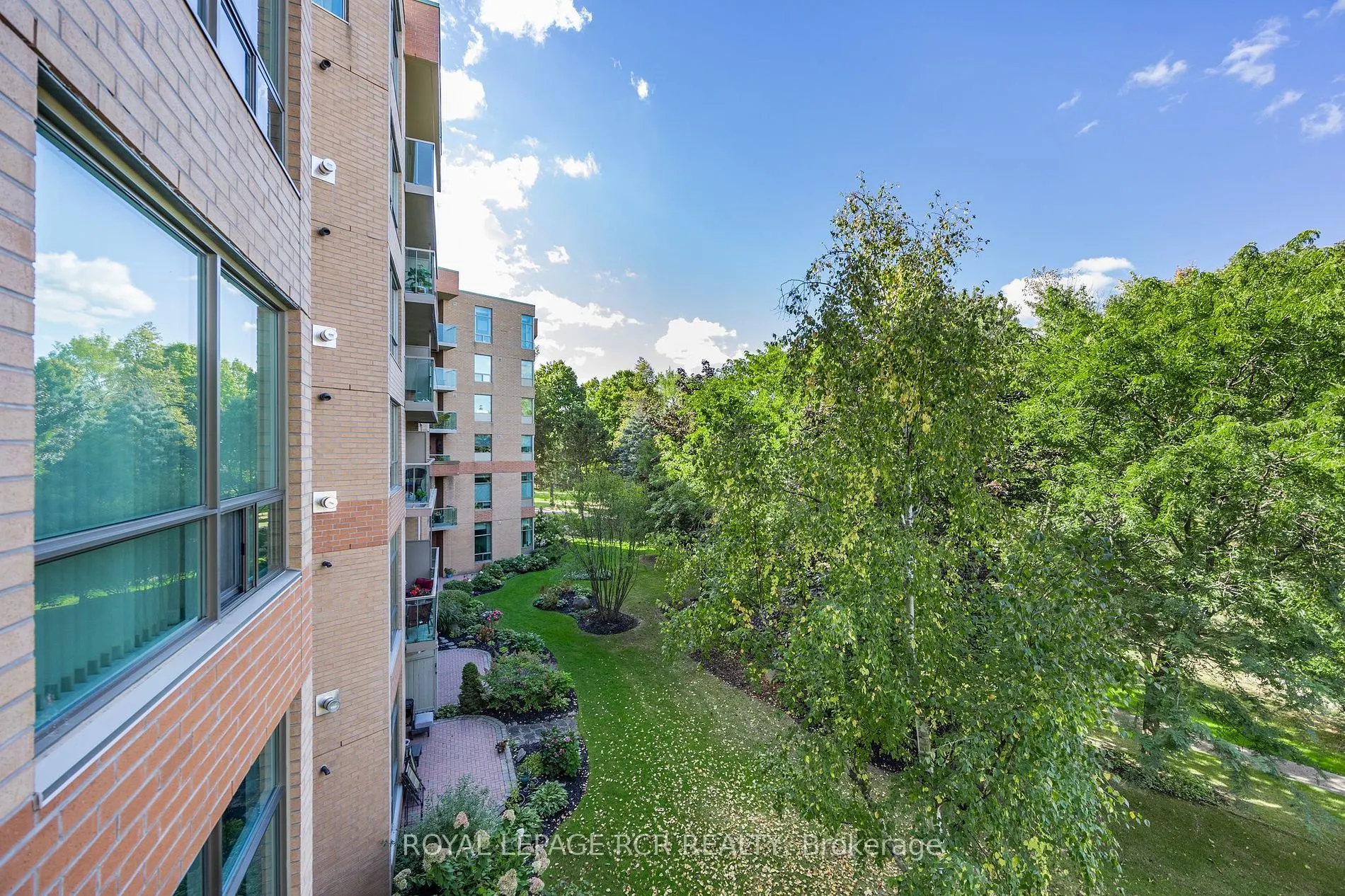 4 Briar Hill Heights, #205