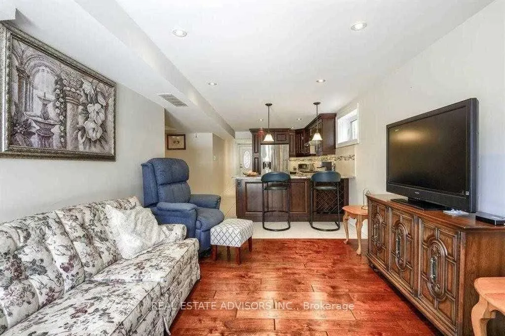 17 Agincourt Rd