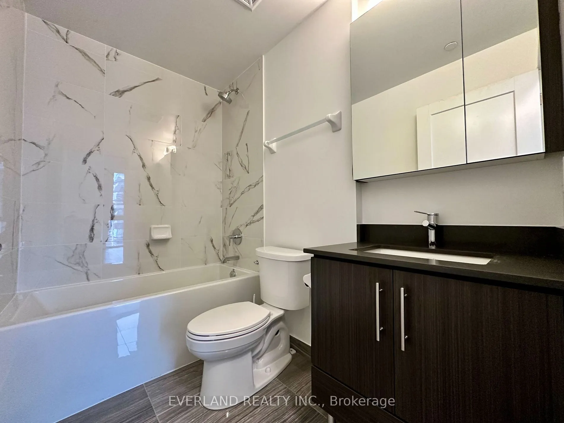105 Oneida Cres, #1004