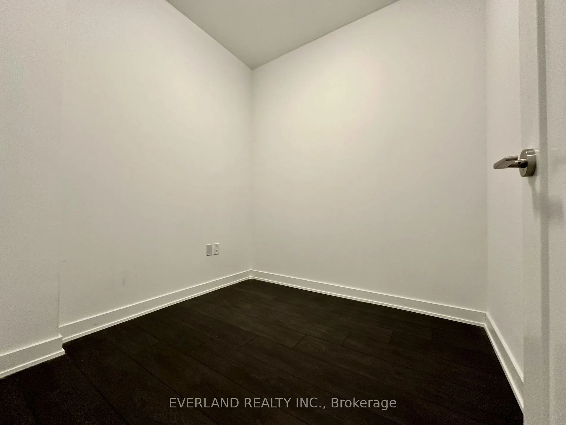 105 Oneida Cres, #1004