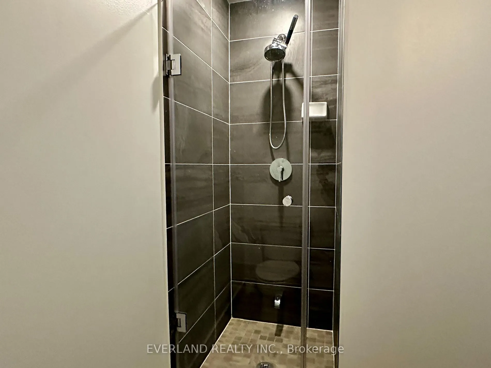 105 Oneida Cres, #1004