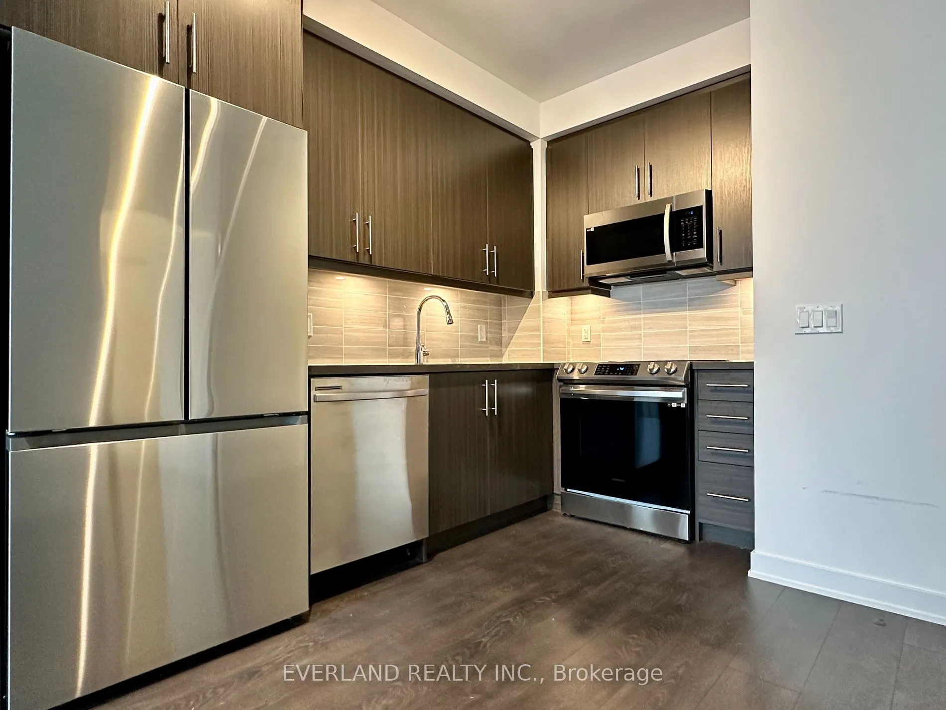 105 Oneida Cres, #1004