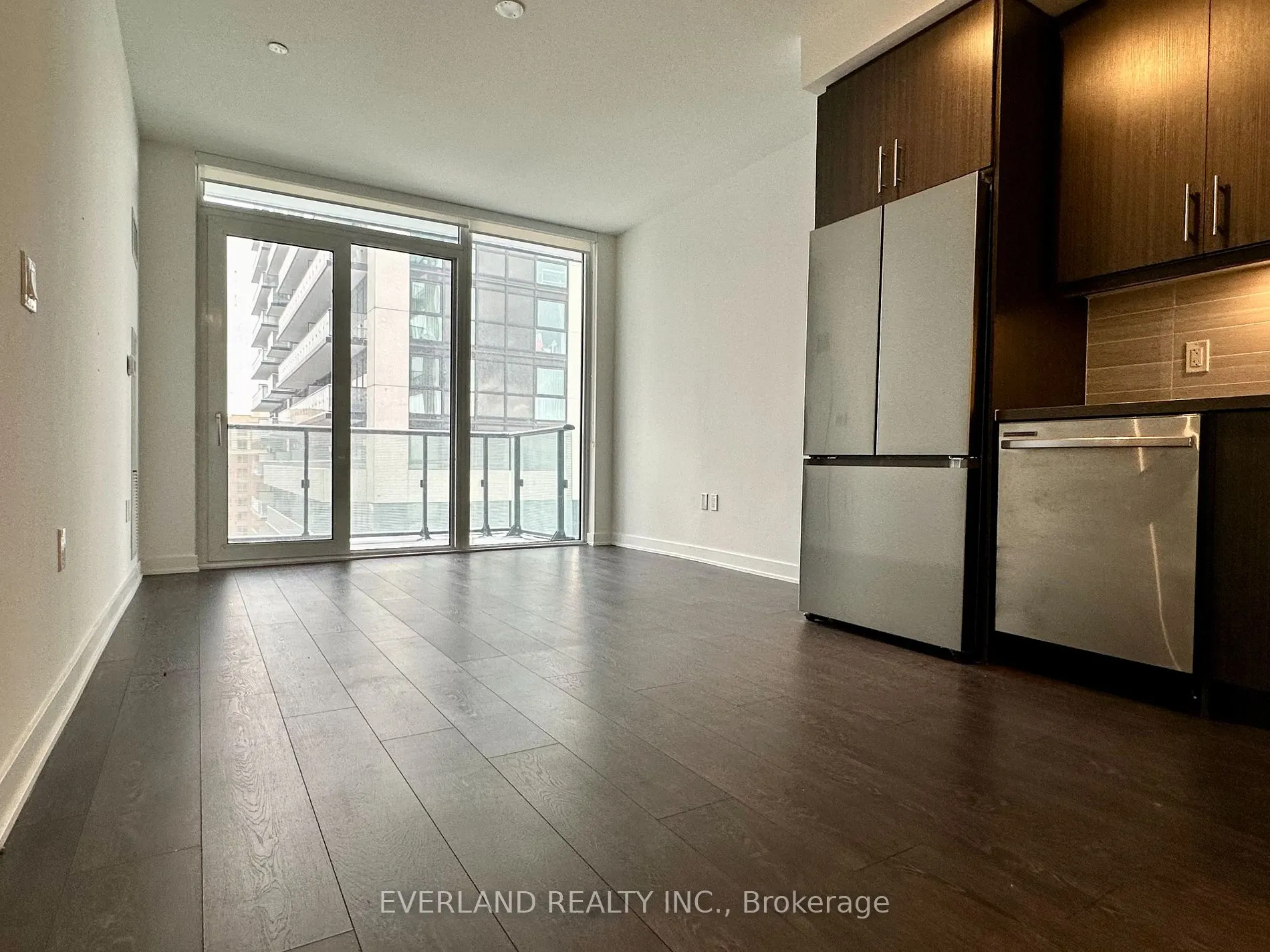 105 Oneida Cres, #1004