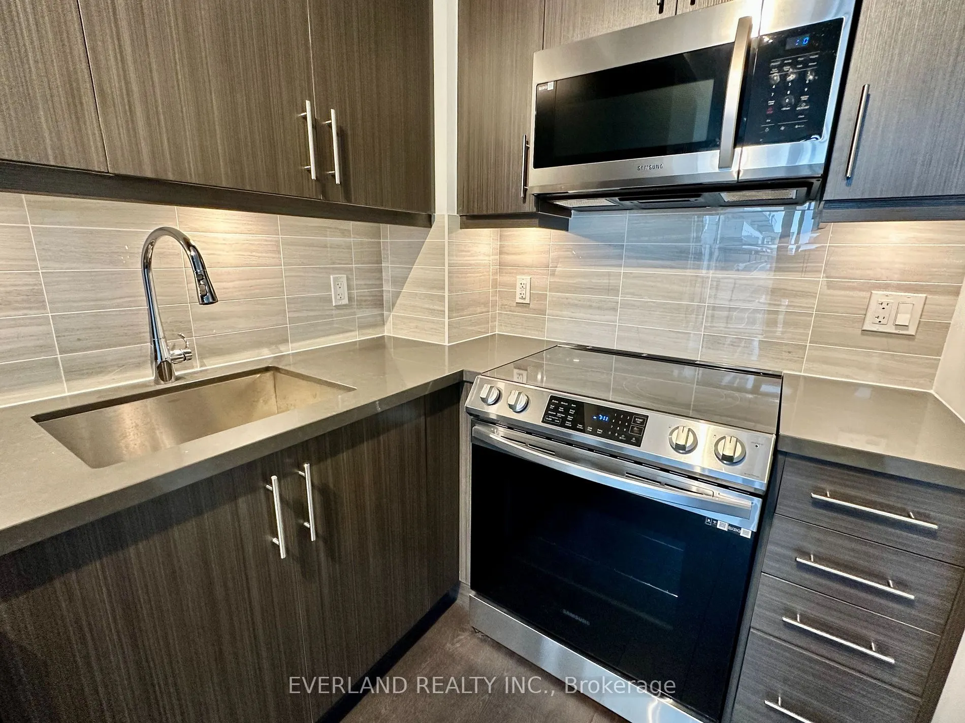 105 Oneida Cres, #1004
