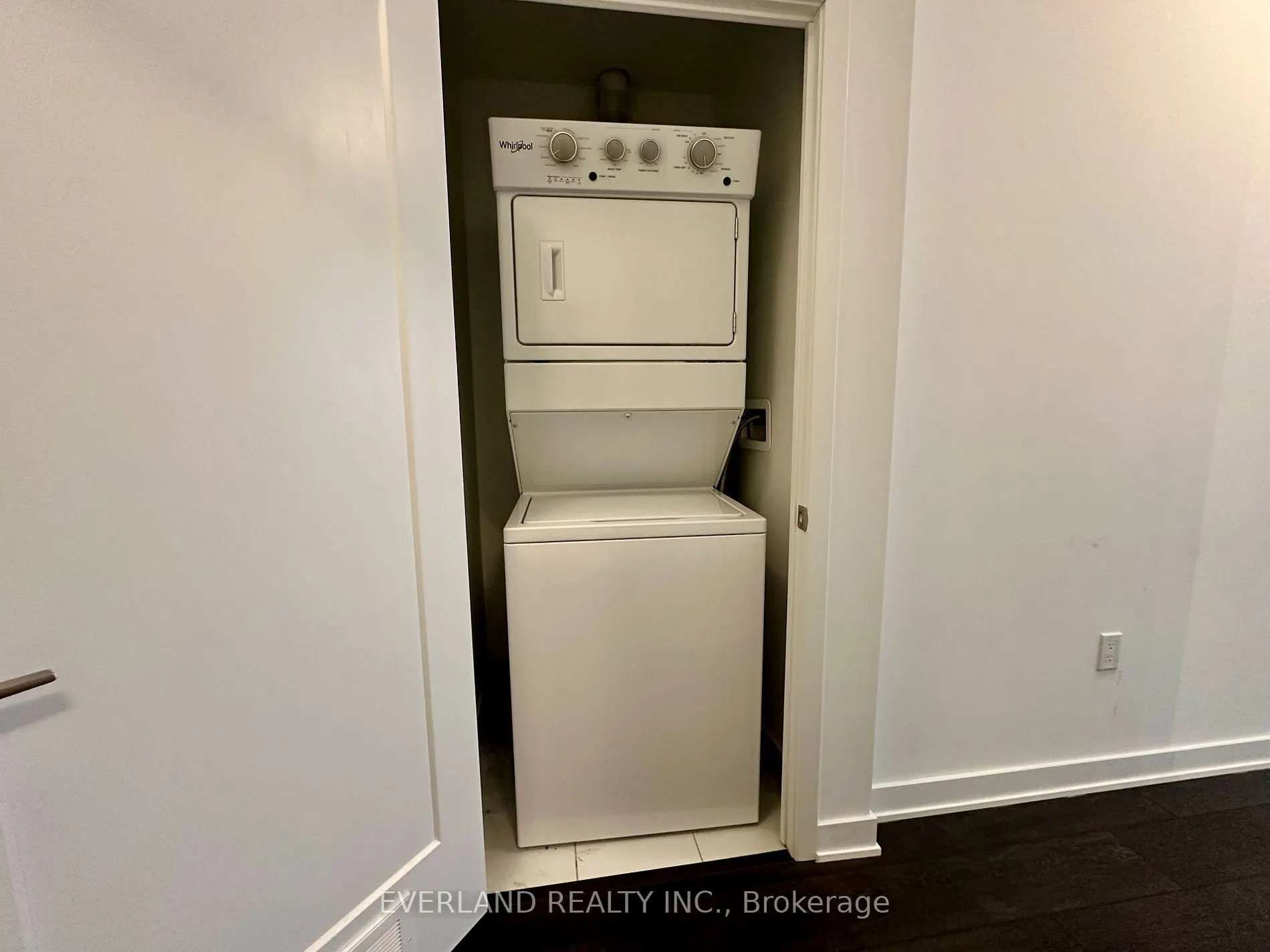 105 Oneida Cres, #1004