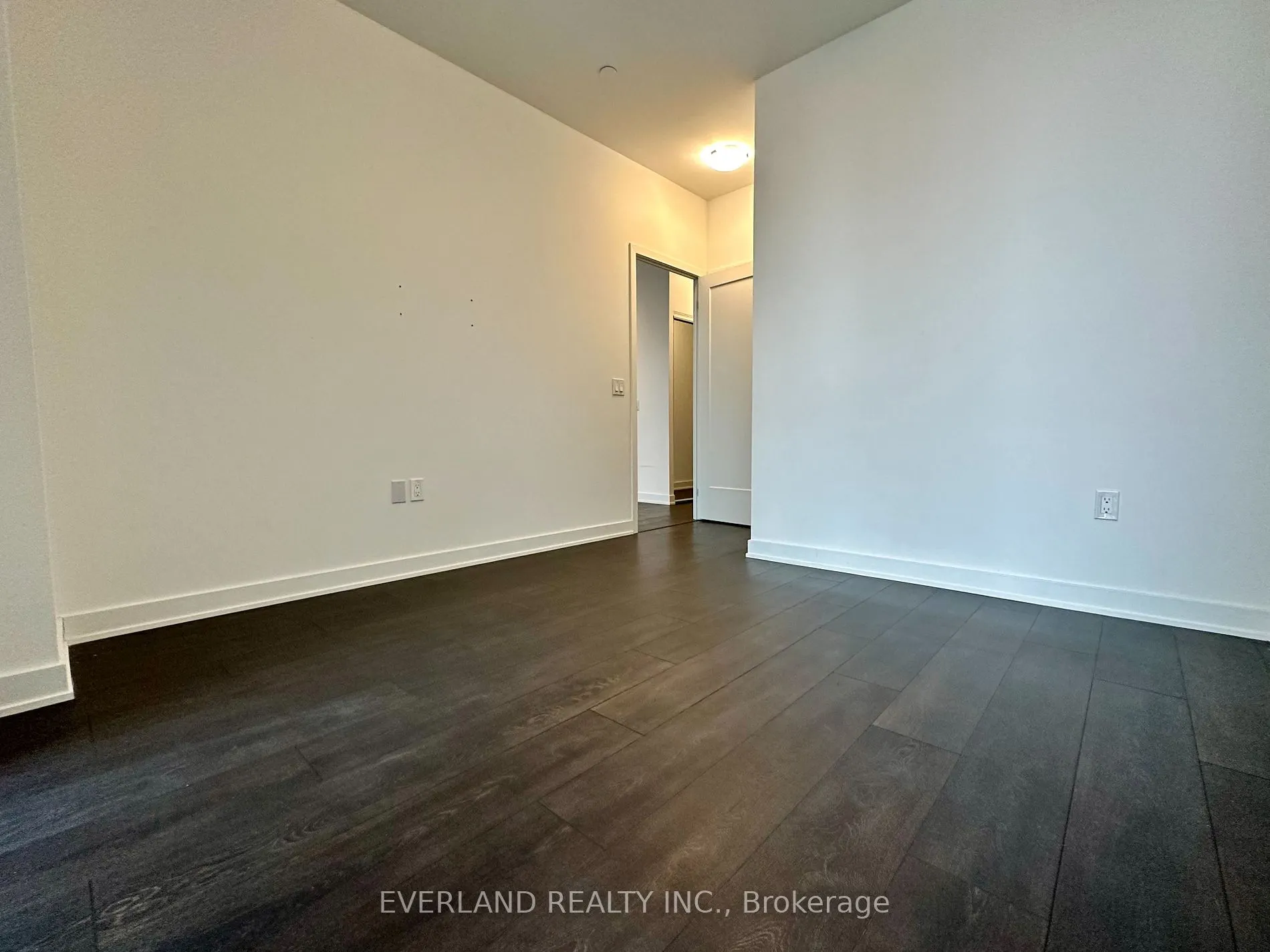 105 Oneida Cres, #1004