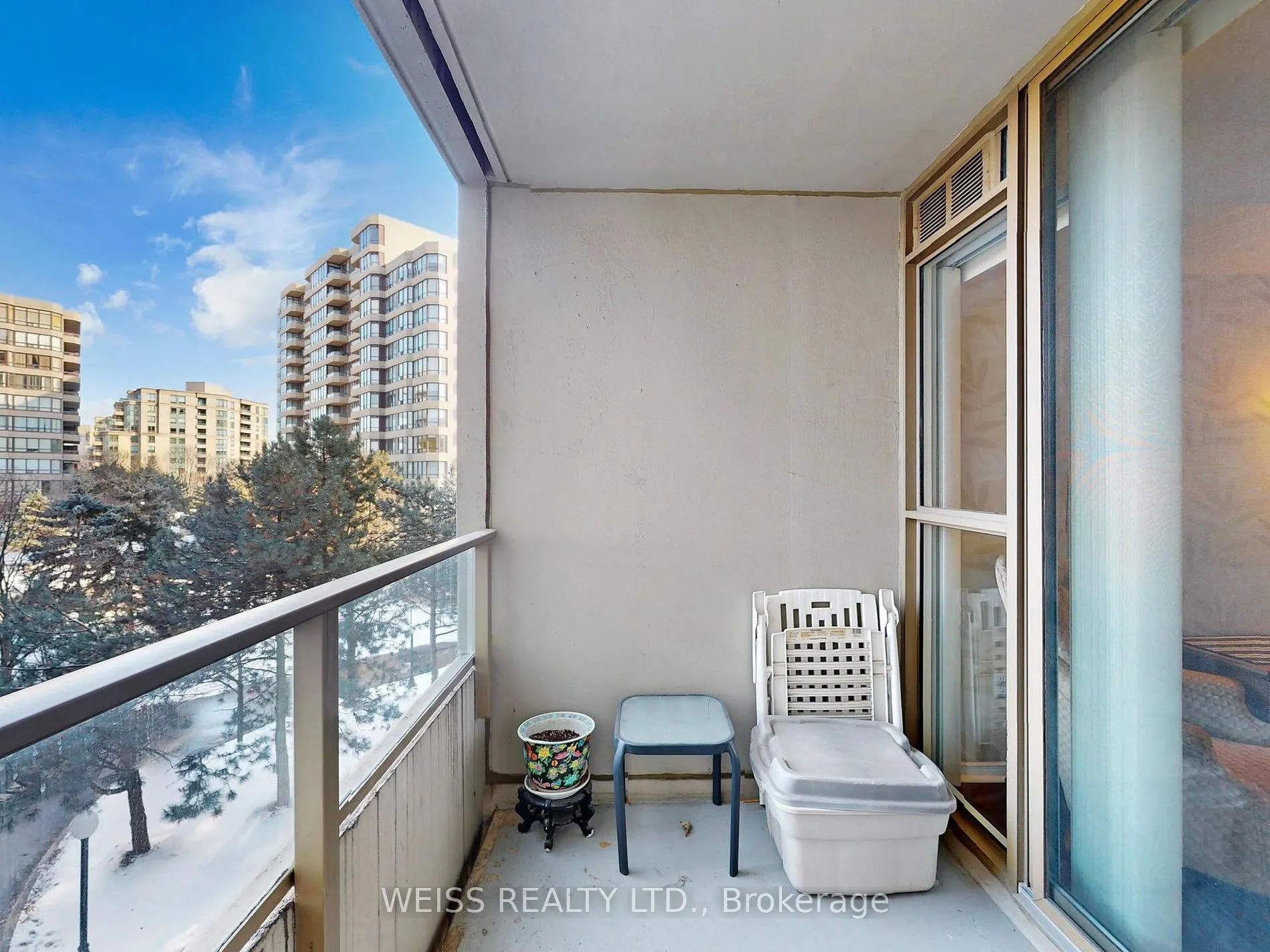 11 Townsgate Dr, #401
