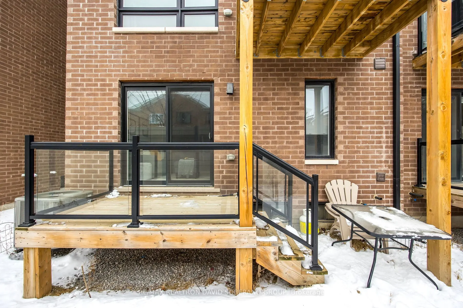 37 Benoit St