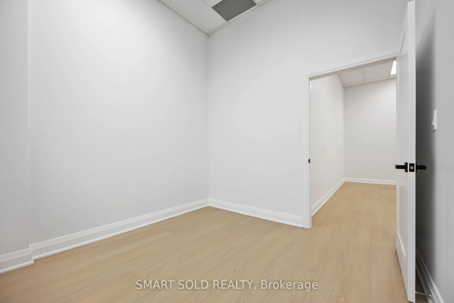8787 Woodbine Ave, #239