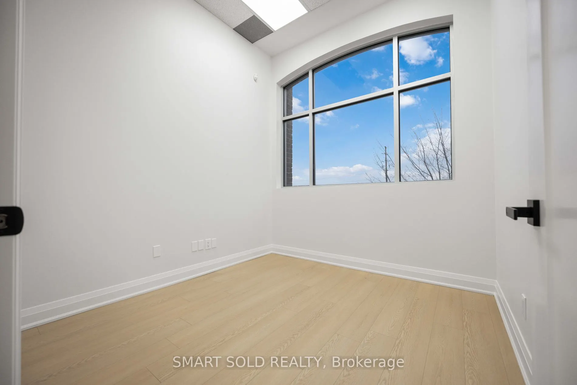 8787 Woodbine Ave, #239