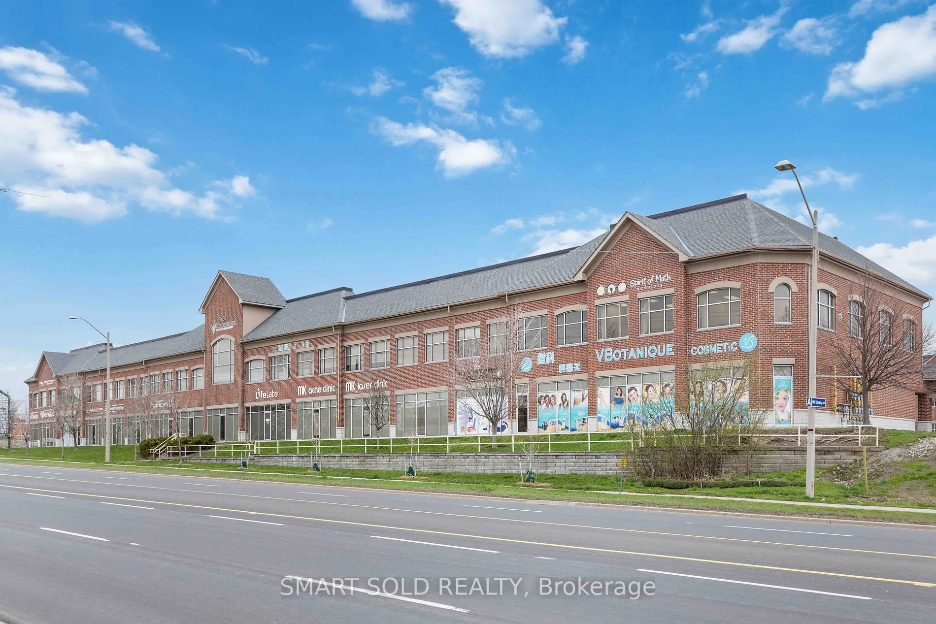 8787 Woodbine Ave, #239